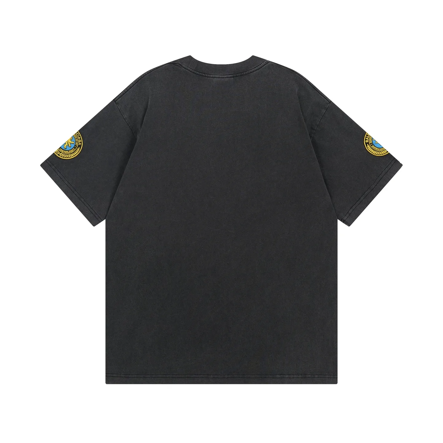 🅿️200 real photos [Top version. Official website quality] BALENCI*GA/Paris BALENCI*GA# new style, 2025 new model with Paris letters LOGO embroidery on the chest, exquisite micro-embroidery on the left and right cuffs, ready-made washed and distressed short-sleeved T-shirts, and brick cabinet synchronization. Welcome to compare. The fabric is made of Paris ZP custom-woven and dyed 100% cotton double-yarn compact cotton. The weight is 260 grams. The cloth surface is clean. The cloth pattern is clear. It is soft and comfortable. It has good color fastness and is not easy to change color. The threads are woven and dyed with no color difference. The embroidery is done using a Tajima embroidery machine, with clear patterns and three-dimensional letters. Comparisons welcome. Restore brick cabinet. The version adopts OS loose shoulder version. Same style for men and women. Code: BL253699 Color: black, white Size: XS S M L