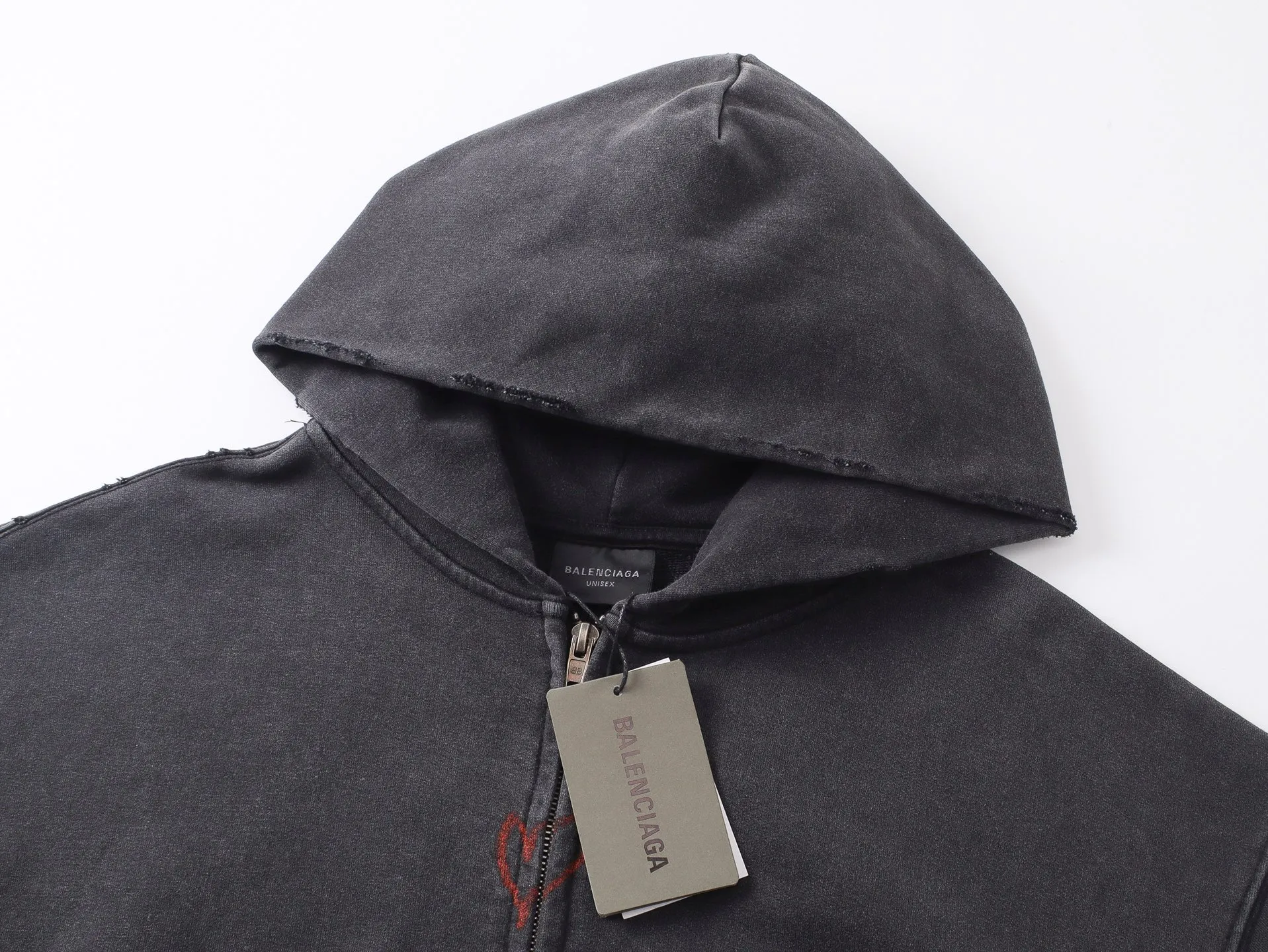 🅿️380 real photos [Top version. Official website quality] BALENCI*GA/Paris.SS25 latest model, Paris Valentine’s Day limited edition. Washed and distressed hooded sweatshirt with direct English print on the front and back. Brick cabinets are synchronized. Genuine products are developed at the first time. Welcome to compare! . The fabric is made of Paris ZP custom-woven and dyed cotton sweatshirt. The weight is 460 grams. The cloth surface is clean. The cloth pattern is clear, soft and comfortable. The threads are dyed with no color difference. The printing uses direct-injection environmentally friendly imported materials. The letters are clear and the effect is three-dimensional. The version adopts OS loose shoulder design. Same style for men and women. Code: BL259929 Color: washed black, gray and white. Size: XS S M L