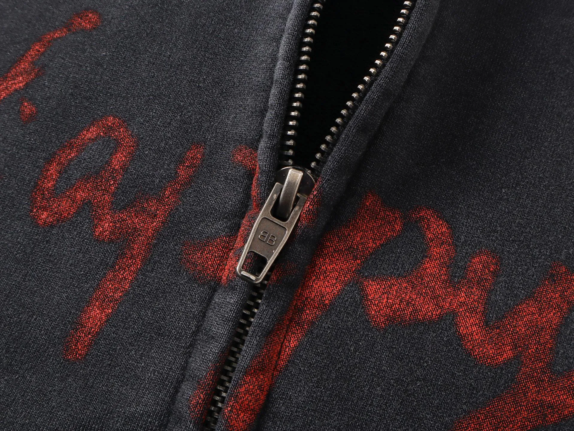🅿️380 real photos [Top version. Official website quality] BALENCI*GA/Paris.SS25 latest model, Paris Valentine’s Day limited edition. Washed and distressed hooded sweatshirt with direct English print on the front and back. Brick cabinets are synchronized. Genuine products are developed at the first time. Welcome to compare! . The fabric is made of Paris ZP custom-woven and dyed cotton sweatshirt. The weight is 460 grams. The cloth surface is clean. The cloth pattern is clear, soft and comfortable. The threads are dyed with no color difference. The printing uses direct-injection environmentally friendly imported materials. The letters are clear and the effect is three-dimensional. The version adopts OS loose shoulder design. Same style for men and women. Code: BL259929 Color: washed black, gray and white. Size: XS S M L