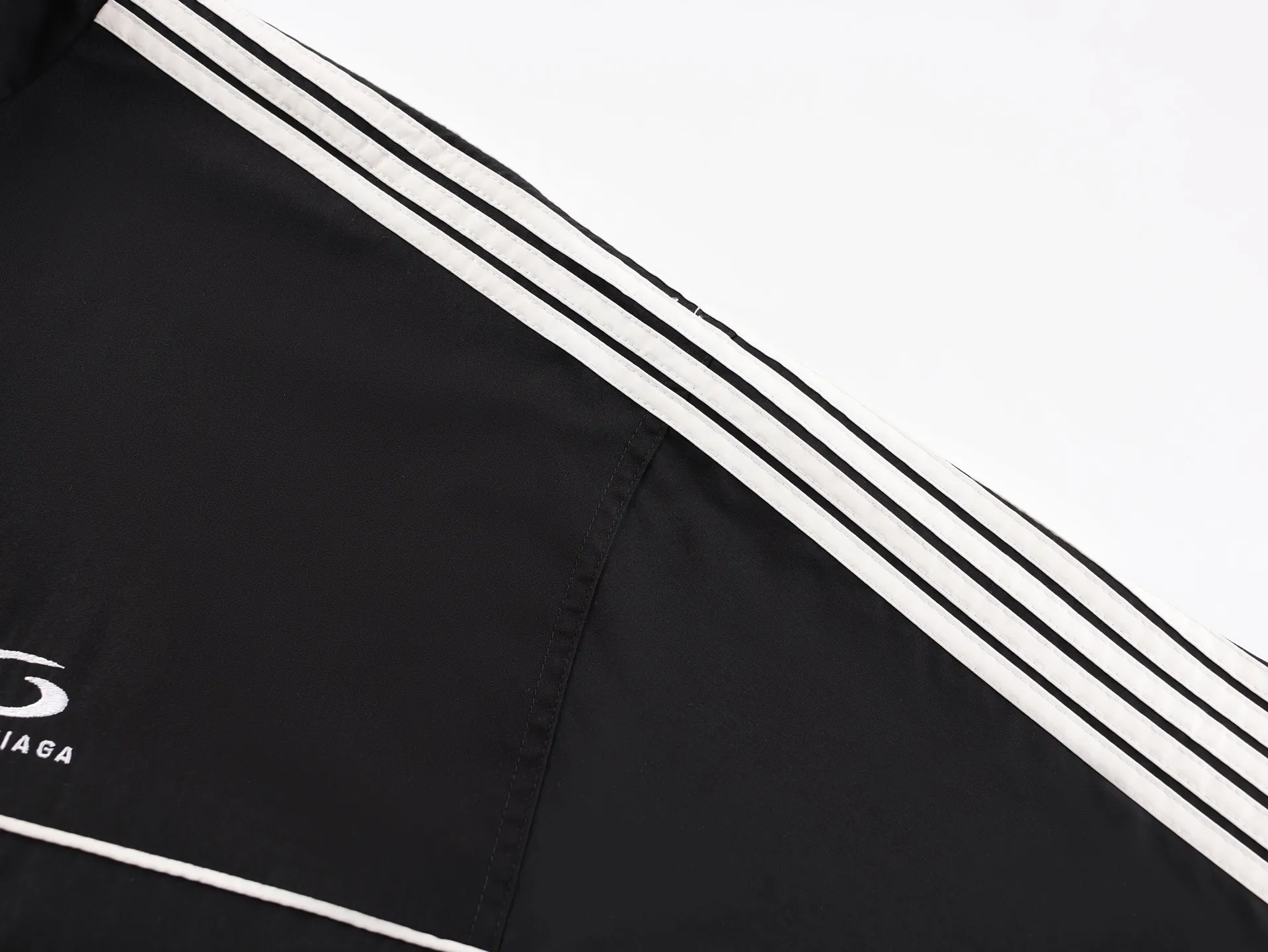 🅿️640 [Exclusive supply] BLCG 25SS ring-shaped five-bar drawstring jacket. The fabric is made of high-quality 200D nylon cotton fabric. The inner mesh is more breathable and comfortable. It is different from the ready-made fabrics on the market. It is three times the price of ordinary fabrics in the market. The embroidery uses imported Behringer, precision operation of 10,000-needle density, hardware accessories, and zipper puller mold customization. Size:44/46/48