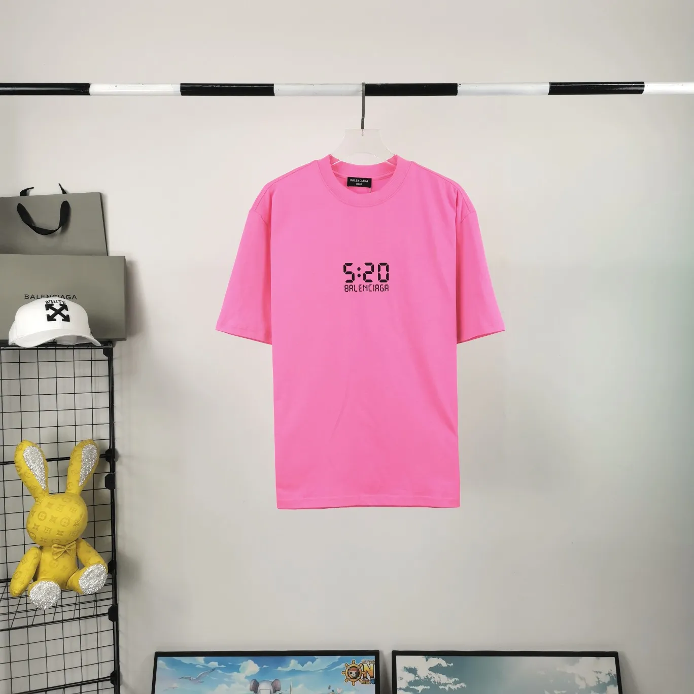[New arrival] The top tried version BALENCIAGA 520 limited capsule series I love you Jay Chou's same style 5:20 male and female couples are the same fashion brand pure cotton loose breathable short sleeves. The 520 font on the chest particularly highlights the theme of this short sleeve. Obvious, naked expression. 26S280g pure cotton fabric Color: washed black white Size: XS-L P:240