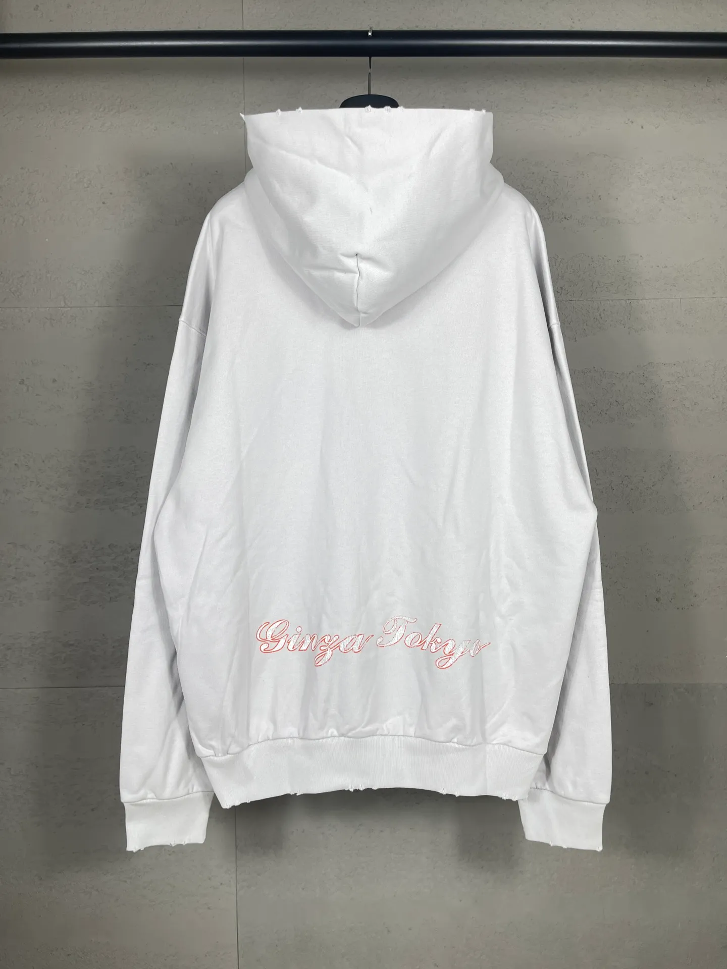 🅿️340 real photos [Top version. Official website quality] BALENCI*GA/Paris. 2024 new style, Paris. Japan Tokyo Tower limited edition. Front and rear panels direct-injection printing, washed and distressed hooded sweatshirt, 2024 new style. Y plate customization. Special market currency. Brick cabinets are synchronized. Genuine products are developed at the first time, and you can print and compare! The fabric is made of Paris ZP custom-woven and dyed cotton sweatshirt. Weighing 460 grams, the cloth surface is clean. The cloth pattern is clear, soft and comfortable. The threads are dyed with no color difference. The printing uses environmentally friendly imported materials for direct-injection printing, with clear letters and three-dimensional effect. The entire garment is washed, distressed and worn. The version adopts OS loose shoulder design. Same style for men and women. Code: BL238933 Color: black and blue, gray and white Size: XS S M L