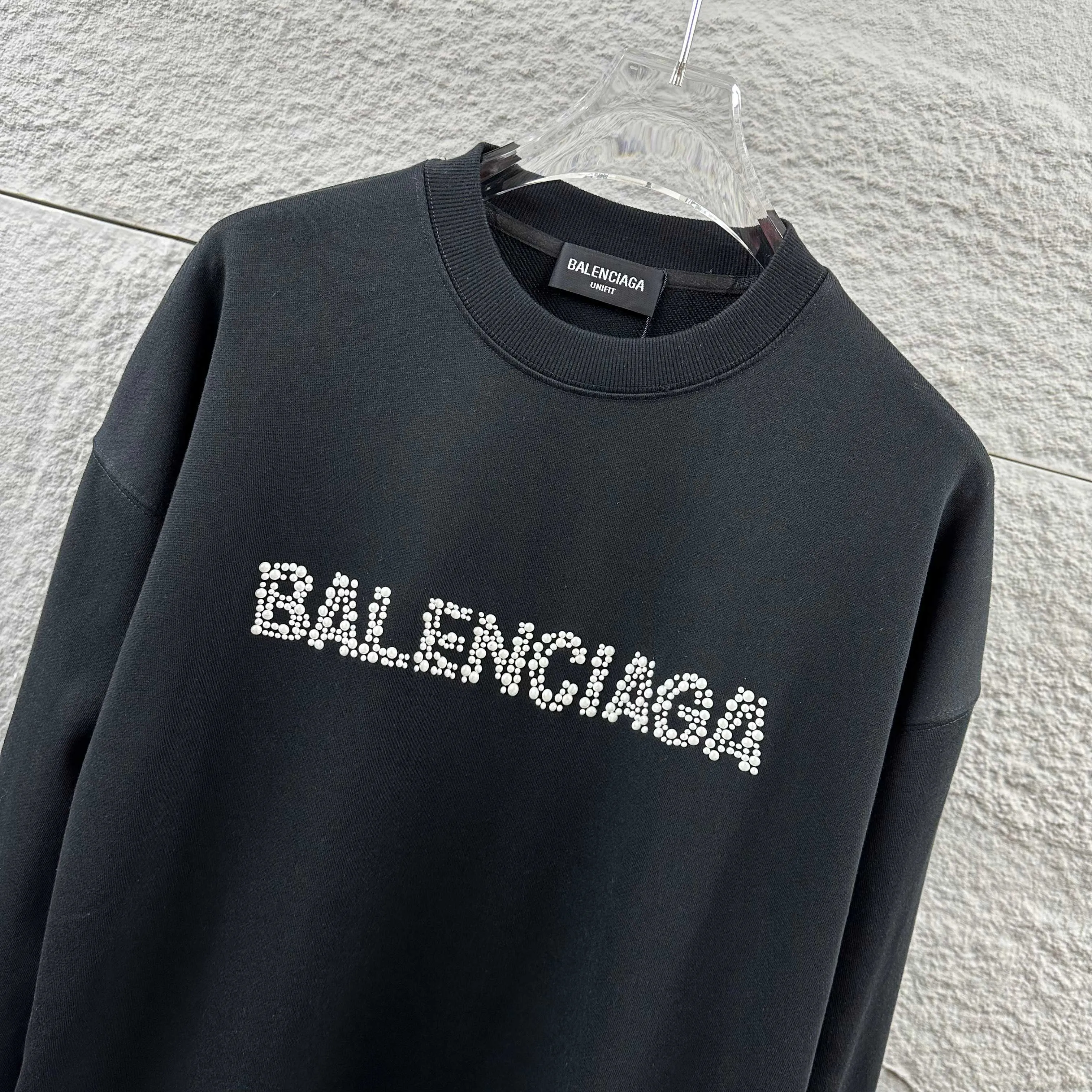 🅿️260 BALENCI*GA Paris 2025 early autumn and winter new long-sleeved sweatshirt, classic letter three-dimensional pearl craftsmanship, custom terry fabric, round neck pullover, same style for men and women Color: black white Size: S (90-130 catties) M (120-150 catties) L (140-165 catties) XL (160-180 catties) XXL (180-210 pounds)