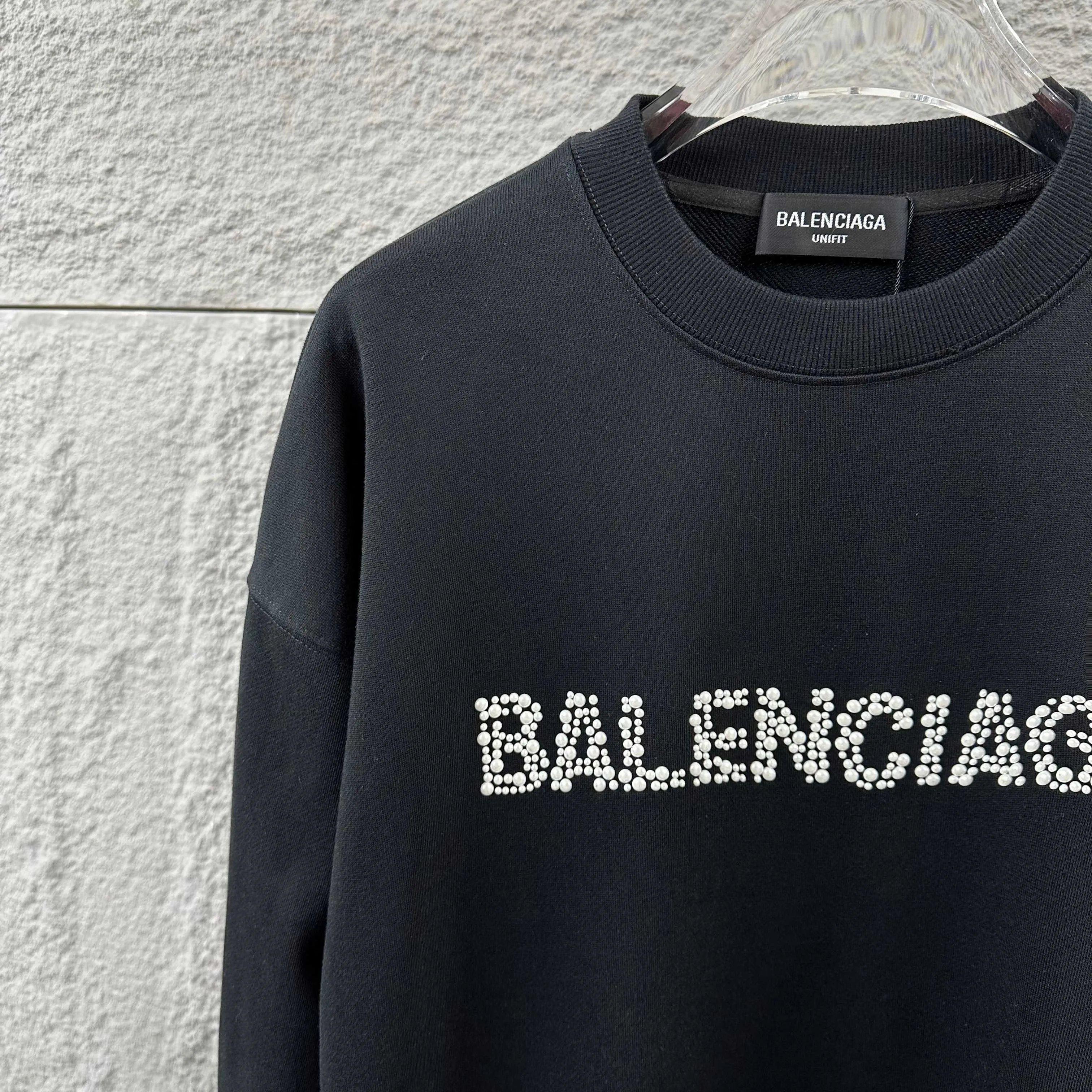 🅿️260 BALENCI*GA Paris 2025 early autumn and winter new long-sleeved sweatshirt, classic letter three-dimensional pearl craftsmanship, custom terry fabric, round neck pullover, same style for men and women Color: black white Size: S (90-130 catties) M (120-150 catties) L (140-165 catties) XL (160-180 catties) XXL (180-210 pounds)