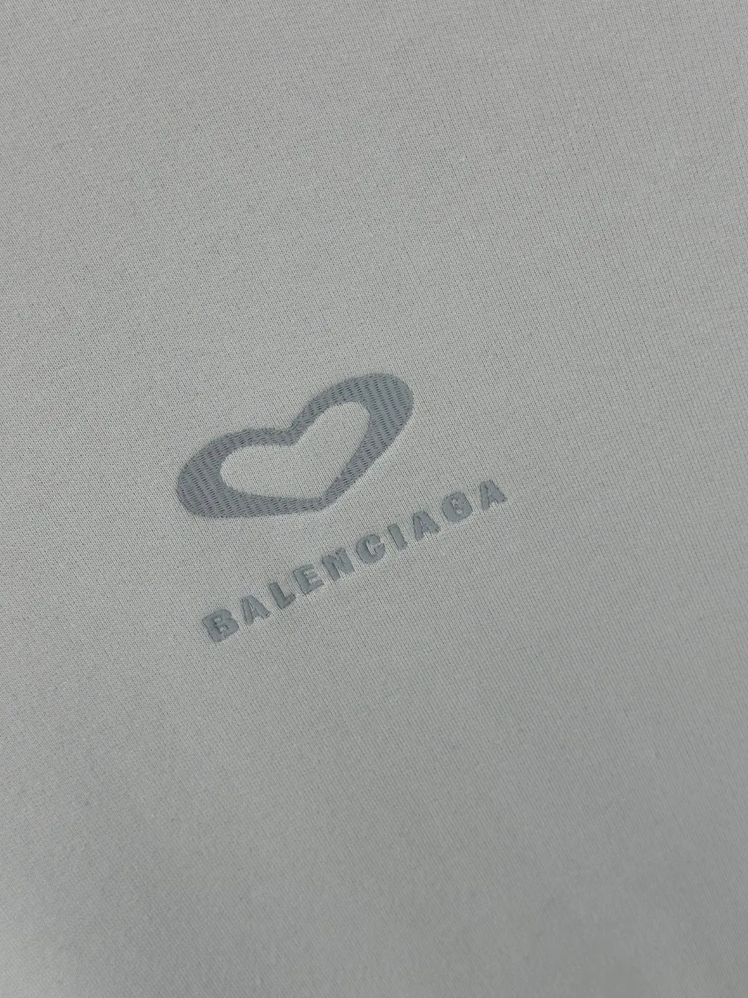 🅿️350 - BALENCI*GA Paris Chinese Valentine's Day limited edition hooded sweatshirt. The front embroidery is embroidered with an imported Tajima embroidery machine. The back letters are printed with environmentally friendly glue. Customized matching hardware. The letters are clear. The effect is three-dimensional. Exclusively matched to the pattern, woven and dyed 460g fabric. Threads are dyed in the same cylinder with zero color difference. Brick cabinet synchronization. Welcome to compare. Same style for men and women -Color: black off-white -SIZE: Xs S M L Style number 8991#