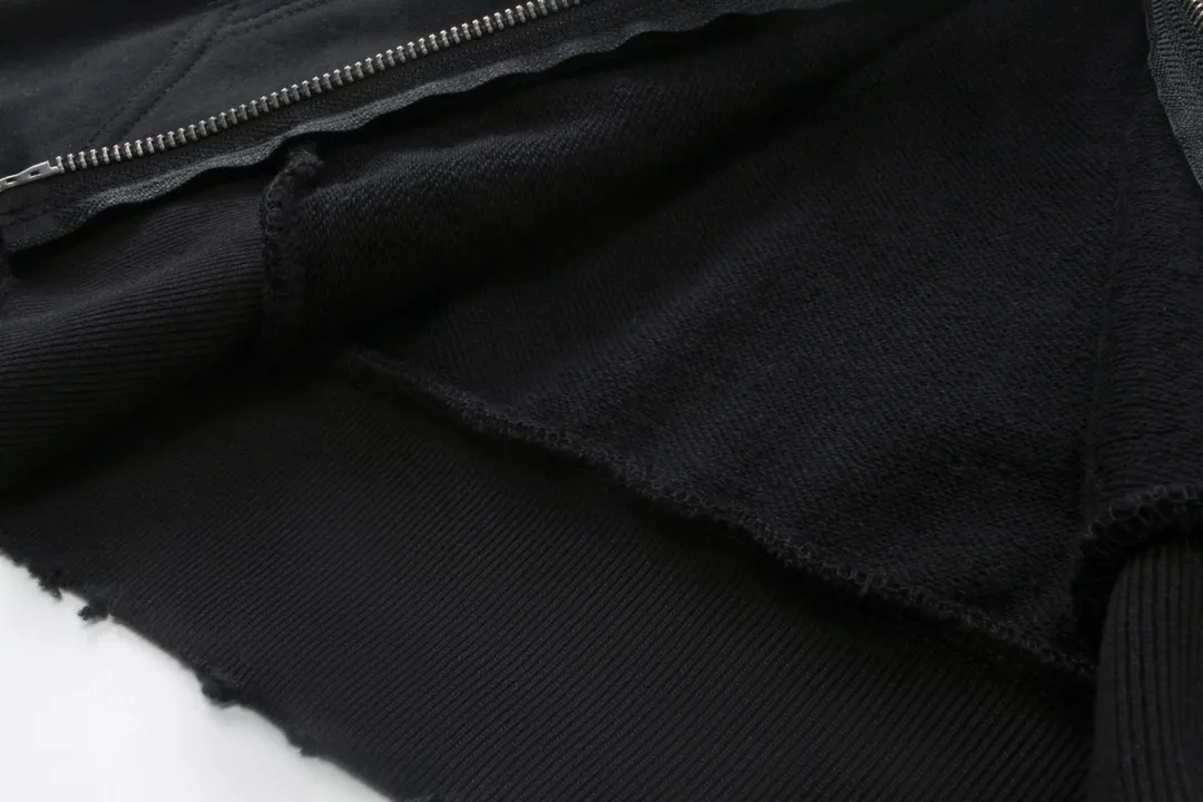 🅿️400 detailed picture [Top version. Official website quality] BALENCI*GA/Paris. 2024 latest global limited edition. BALENCIAGA joins forces with Archive to create a hooded sweatshirt. Crack printing is washed and worn, over-heavy craftsmanship, and brick cabinets are synchronized. ⚠️Distinguish the market currency, genuine development, worn. The hand-painted is consistent with ZP, and the printing uses imported cracking environmentally friendly glue. The garments are washed, worn and worn. The whole piece is designed with heavy craftsmanship. Comparisons welcome. The version adopts OS loose shoulder design. Same style for men and women. Code: BL238808 Color: black, gray and white. Size: XS S M L