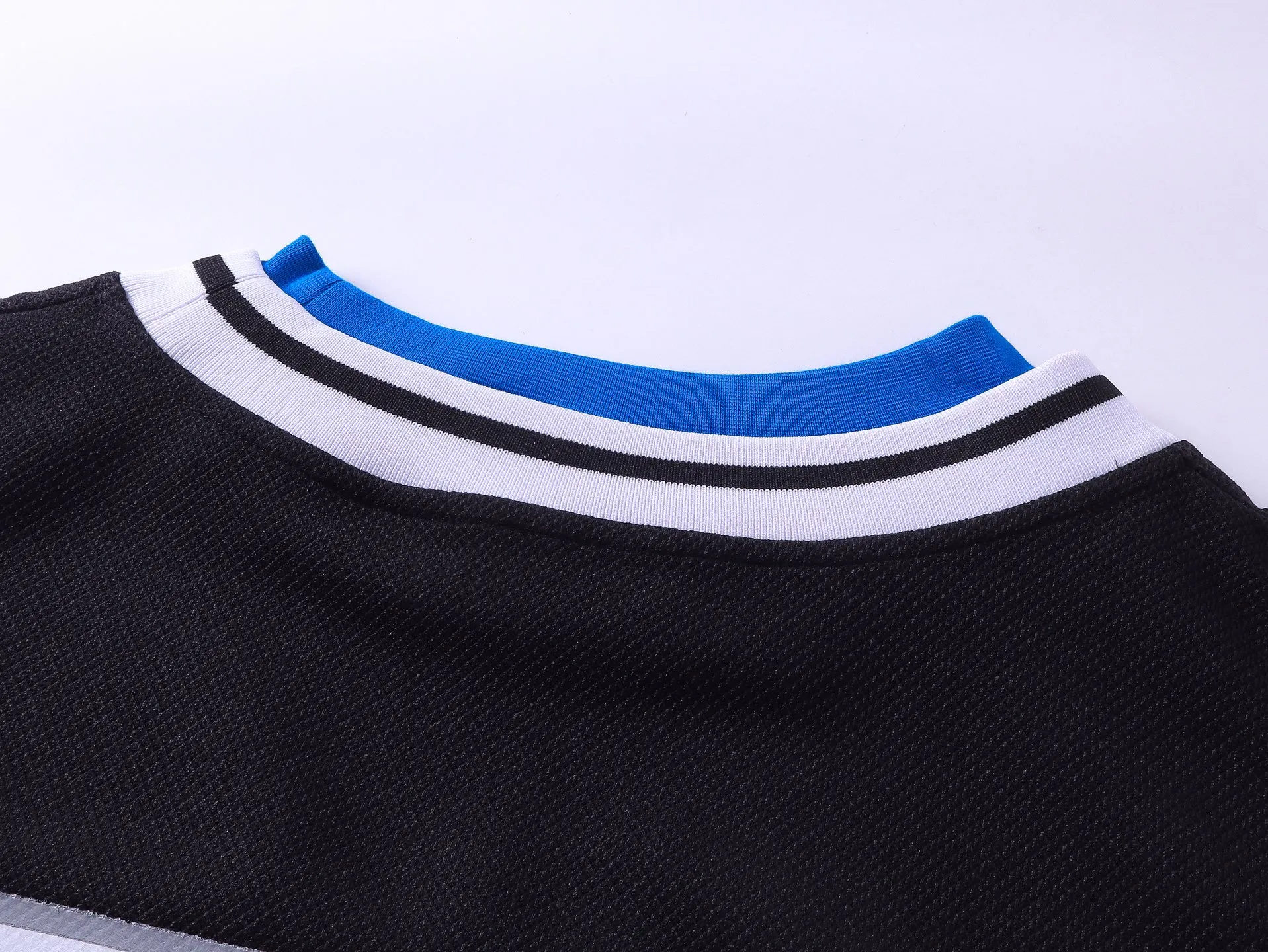 🅿️330 BALENCI*GA Paris basketball jersey fake 3-piece long-sleeved T-shirt. The front panel is made of imported Tajima machine patchwork, embroidery and printing. The back panel is printed. The vest is made of mesh. Overweight process. Restore brick cabinet. Exclusively pattern-woven and dyed 280g fabric. Threads are dyed in the same cylinder with zero color difference. The version adopts OS loose shoulder-drop pattern. Welcome to compare. Same style for men and women -Color: black red -SIZE: Xs S M L style number 8641#