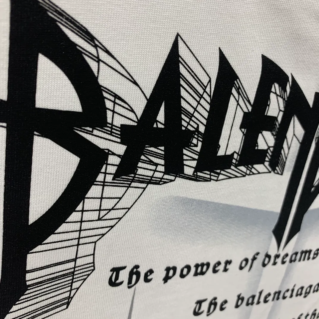 [New] Top tried and tested version Balenciaga 23SS new 3D lettered cotton short-sleeved T-shirt Balenciaga was founded by Cristobal Balenciaga, a great genius designer known as the representative of the 20th century. For more than half a century since the brand was founded, Balenciaga has been famous for its fashionable elegance in the fashion industry. You can find any of your favorite logos on the front and back of this piece, Ness.  The front and rear printing uses low-coverage screen printing technology, and the glue is imported. The printing is very delicate, and the scratched out problems are very clear and there are no burrs. The fabric is made of 280g double-ply double-yarn pure cotton loose fabric, which is loose and breathable, has good drying effect, full drape and skin toning. Three-dimensional drawing technology + dot gradient printing, oversize dropped shoulders and large version, easy to match, same style for men and women! Color: Black White Size: XS S M L P: 260