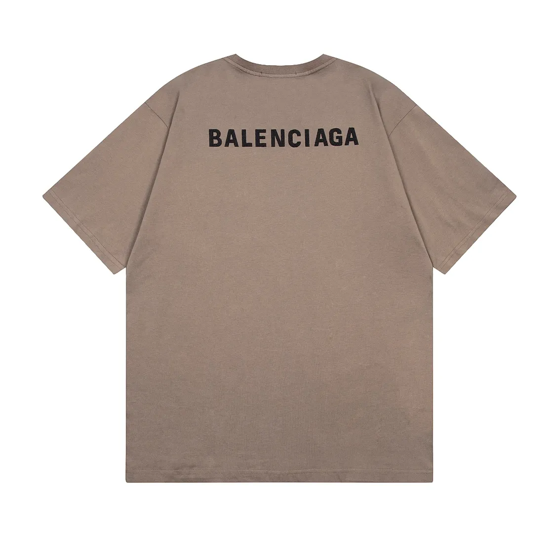 🅿️166 Detailed picture [Top version. Official website quality] BALENCI*GA/Paris#Classic style. Classic letter embroidered short-sleeved T-shirt on the front and back #brick cabinet synchronization.                       The fabric is made of Paris ZP custom-woven and dyed cotton double yarn, weighing 260 grams. The cloth surface is clean. The cloth pattern is clear, soft and comfortable. The threads are dyed with no color difference. The classic letters are embroidered with an imported embroidery machine. The letters are clear and the effect is three-dimensional, restoring the brick cabinet. The version adopts the OS loose shoulder style. The same style for men and women. Coding: BL223023 Color: Earthy brown. Peacock blue. Light green Size: XS to L