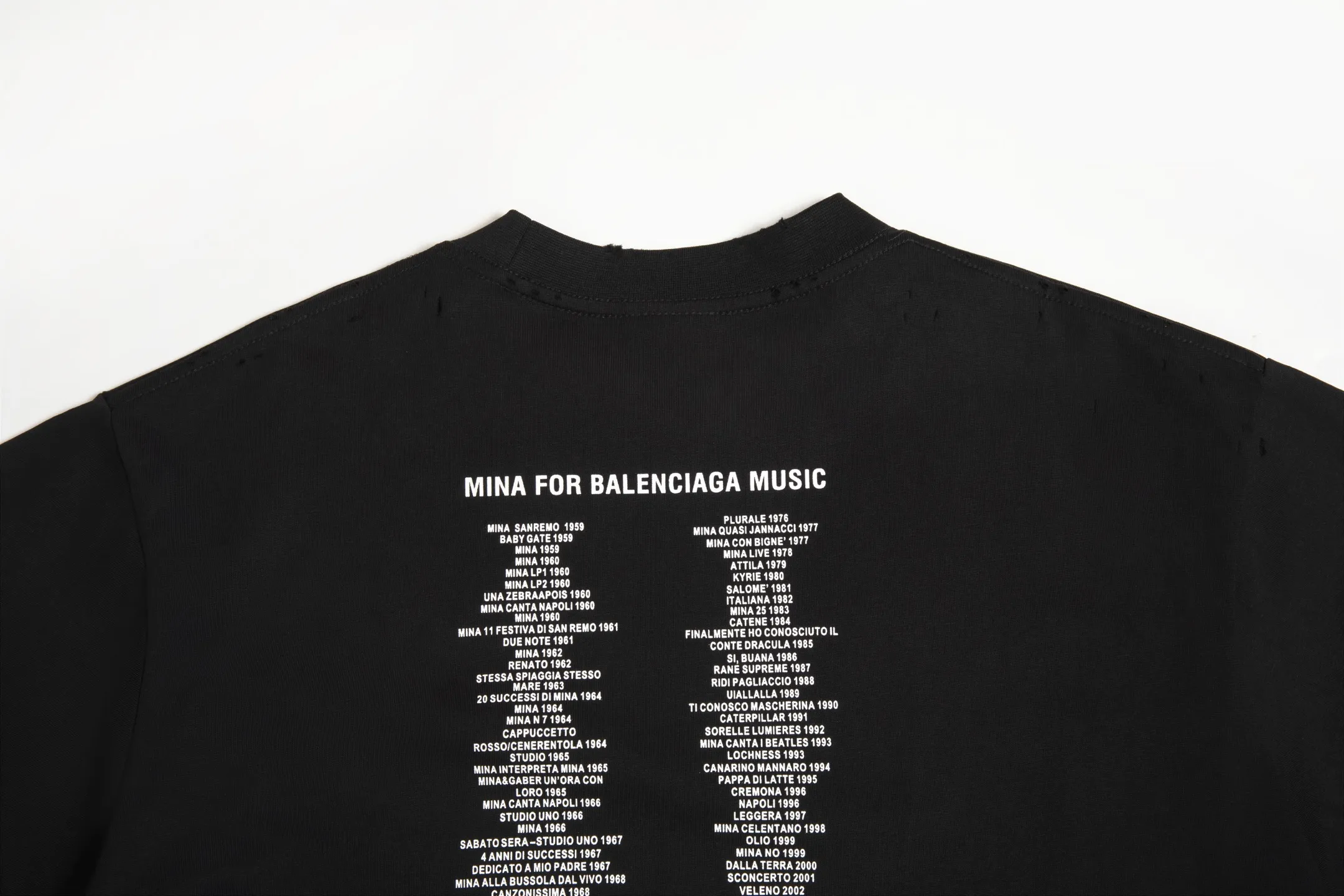 🅿️190 9178# Detailed picture Top version [[BALENCIA*GA] official website quality Paris' new joint musician Mini front and rear direct-printed short-sleeved T-shirt OS version Loose dropped shoulders Unisex style Fabric: 280 grams 100% cotton double yarn (three-step washing process) Process: front and rear white ink direct spray Garment wash Frayed Distressed Styling Solid color Color: Black Size: XS S M L
