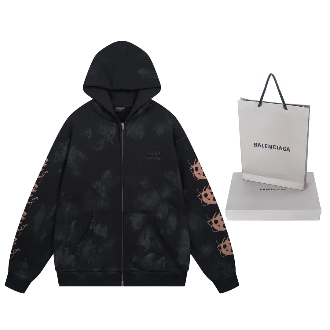 🅿️400 detailed pictures [Top version. Official website quality] BALENCI*GA/Paris. 2024 latest Sanskrit letter LOGO hand-painted graffiti, washed and worn, distressed zipper cardigan hooded sweatshirt. Brick cabinet synchronization. ⚠️Difference in market currency. YB development. Worn. Hand-painted consistent with ZP, ‼ ️The fabric is made of Paris ZP custom-woven and dyed cotton terry sweatshirt. The weight is 450 grams. The cloth surface is clean. The cloth pattern is clear, soft and comfortable. The threads are dyed with no color difference. The printing process is extremely complex, and the garments are hand-painted, worn, and distressed, and the process is extremely heavy. Comparisons welcome. The version adopts OS loose shoulder design. Same style for men and women. Code: BL238036 Color: black blue. Size: XS S M L