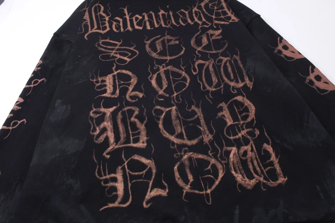 🅿️400 detailed pictures [Top version. Official website quality] BALENCI*GA/Paris. 2024 latest Sanskrit letter LOGO hand-painted graffiti, washed and worn, distressed zipper cardigan hooded sweatshirt. Brick cabinet synchronization. ⚠️Difference in market currency. YB development. Worn. Hand-painted consistent with ZP, ‼ ️The fabric is made of Paris ZP custom-woven and dyed cotton terry sweatshirt. The weight is 450 grams. The cloth surface is clean. The cloth pattern is clear, soft and comfortable. The threads are dyed with no color difference. The printing process is extremely complex, and the garments are hand-painted, worn, and distressed, and the process is extremely heavy. Comparisons welcome. The version adopts OS loose shoulder design. Same style for men and women. Code: BL238036 Color: black blue. Size: XS S M L