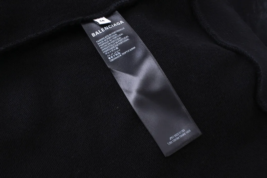 🅿️400 detailed pictures [Top version. Official website quality] BALENCI*GA/Paris. 2024 latest Sanskrit letter LOGO hand-painted graffiti, washed and worn, distressed zipper cardigan hooded sweatshirt. Brick cabinet synchronization. ⚠️Difference in market currency. YB development. Worn. Hand-painted consistent with ZP, ‼ ️The fabric is made of Paris ZP custom-woven and dyed cotton terry sweatshirt. The weight is 450 grams. The cloth surface is clean. The cloth pattern is clear, soft and comfortable. The threads are dyed with no color difference. The printing process is extremely complex, and the garments are hand-painted, worn, and distressed, and the process is extremely heavy. Comparisons welcome. The version adopts OS loose shoulder design. Same style for men and women. Code: BL238036 Color: black blue. Size: XS S M L