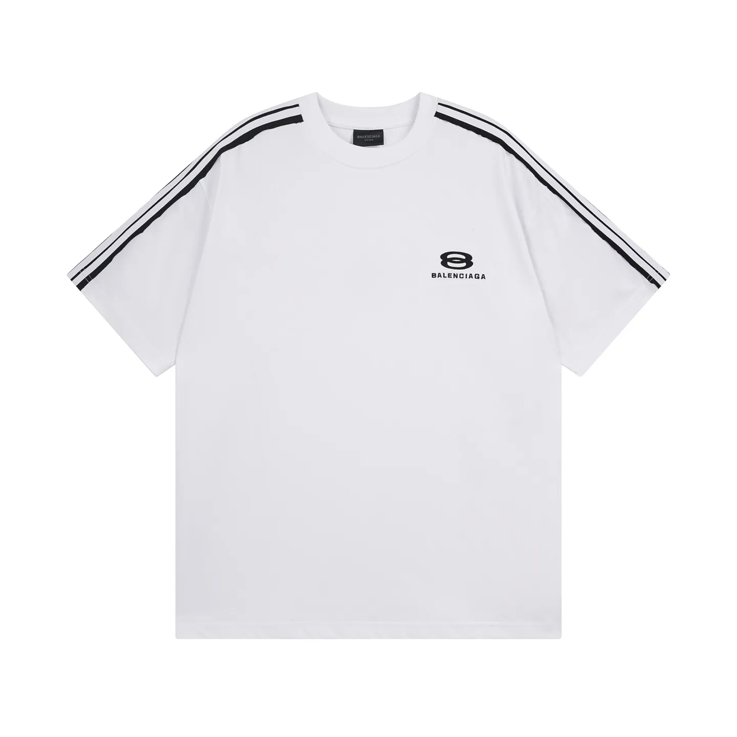 🅿️196 Detailed picture [Top version. Official website quality] BALENCI*GA/Paris SS25 latest model, raglan sleeves with color matching, drawstring, and classic LOGO short-sleeved T-shirt embroidered on the front left chest #Classic Fashion. Brick cabinets are synchronized and developed at the first time. The fabric is made of Paris ZP custom-woven and dyed cotton double yarn. Weighing 260 grams, the cloth surface is clean. The cloth pattern is clear, soft and comfortable. The threads are dyed with no color difference. The classic pattern embroidery is embroidered using an imported Tajima embroidery machine. The letters are clear, three-dimensional and without burrs. Jubie market produces pictures based on pictures. Welcome to compare. The version adopts OS loose shoulder design. Same style for men and women. Code: BL253685 Color: black, white Size: XS S M L