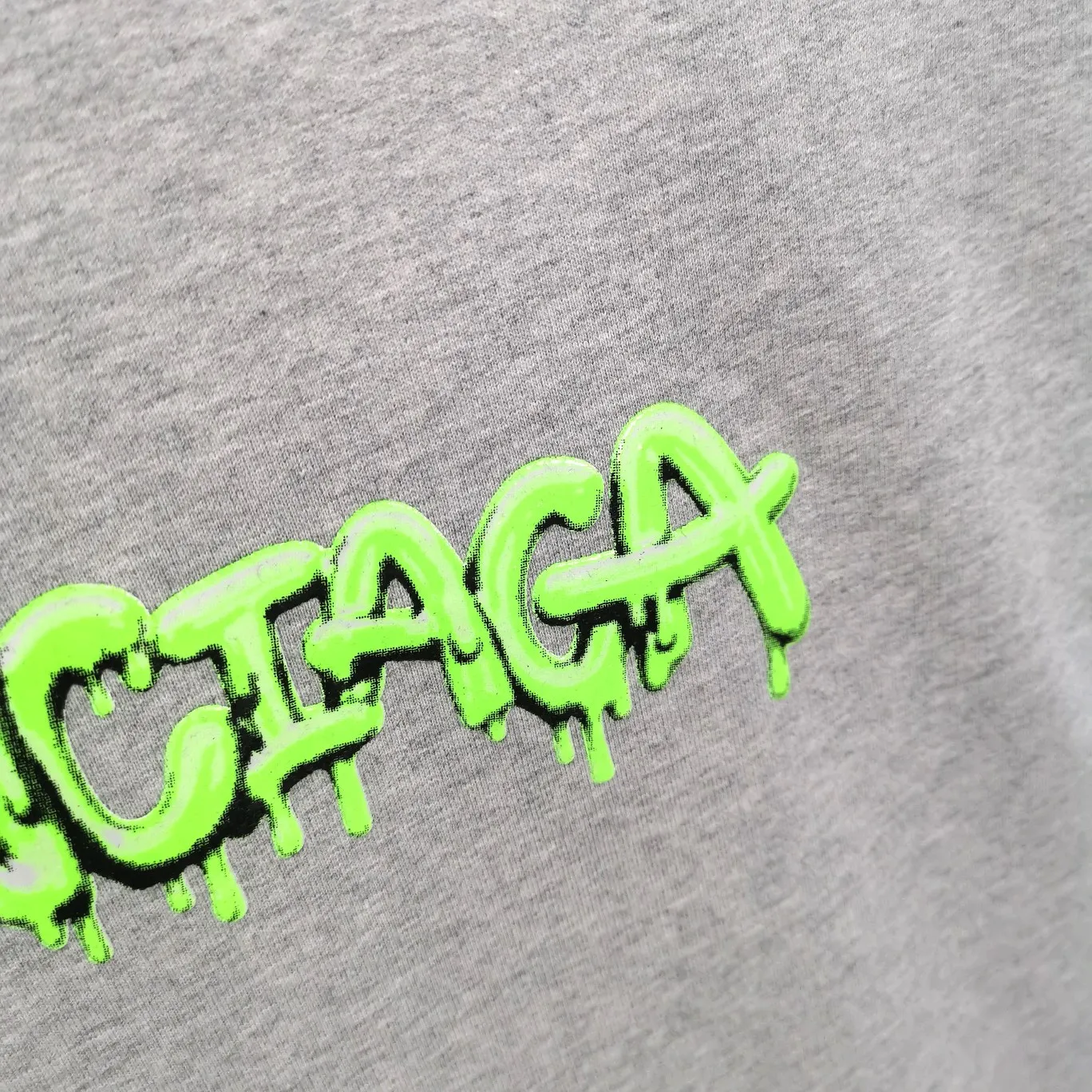 Additional details - the top tested version of BALENCIAGA, pink jelly glue dissolved pure cotton, loose and breathable, trendy brand, same style short sleeves for male and female couples. The design elements are still as simple as ever. The letters on the chest are integrated with the design of melted jelly, giving an immediate sense of high-end. 100% looped terry cotton fabric, pre-shrunk and washed, multi-dimensional handle. The printing is dot printing, cross-engraved lettering mold, inkjet-style heat transfer. The gel letters are first made and then fixed on the fabric through high-temperature pressing. The elements are simple and versatile. They look great in any combination. Color: black, white, light gray. Size: XS-L P:450