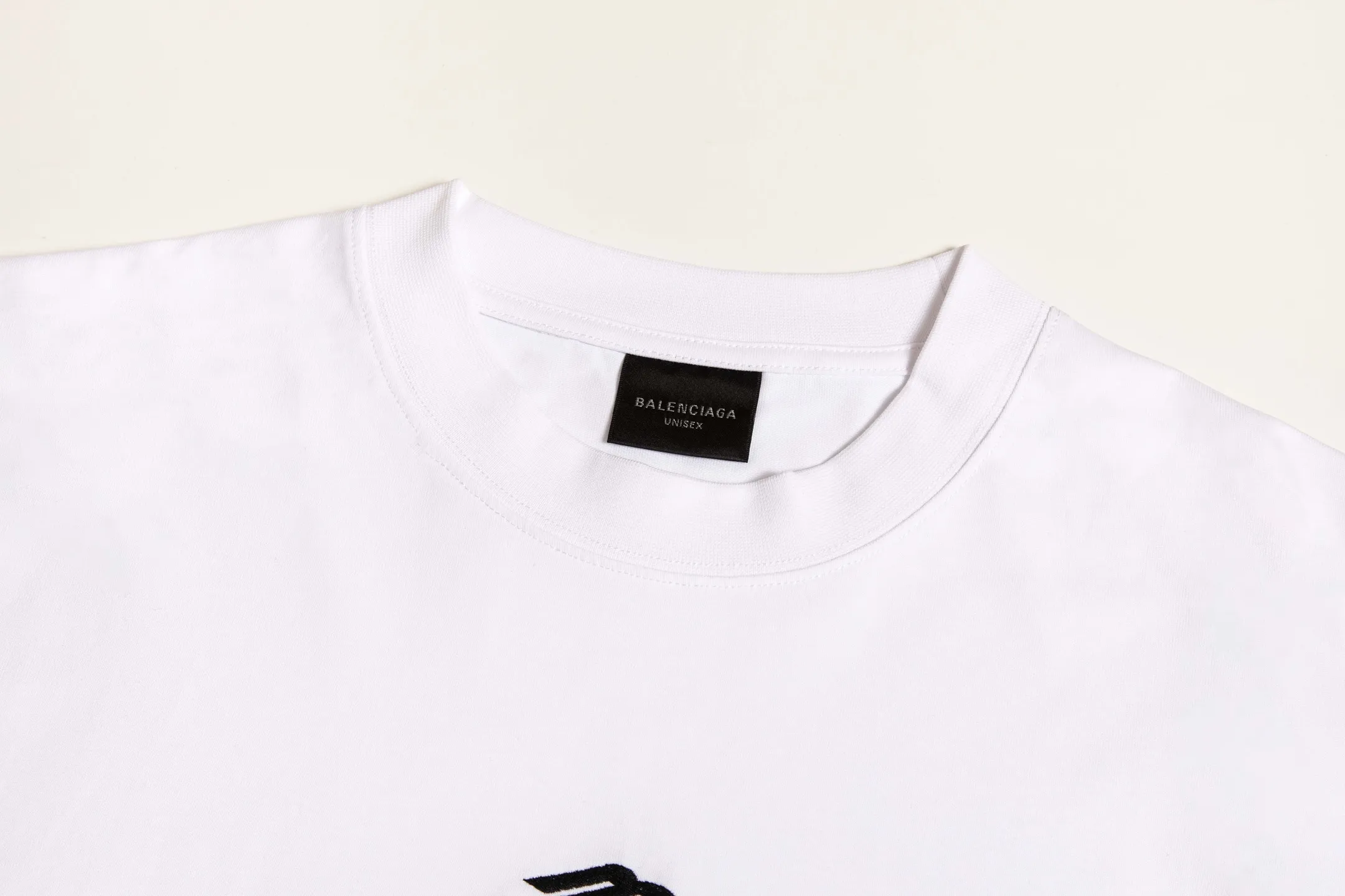🅿️160 9172# Detailed picture Top version [[BALENCIA*GA] official website quality Paris new ski series 3M classic LOGO embroidered short-sleeved T-shirt OS version Loose dropped shoulders Same style for men and women Fabric: 260 grams 100% cotton double yarn Technology: embroidery on the front left and right sleeves Garment washing Shape solid color Color: black white Size: XS S M L