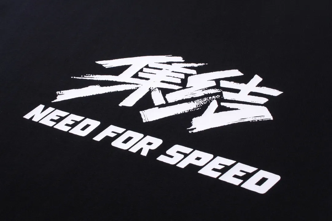 🅿️250 BALENCI*GA Paris ⅹ "Need for Speed: Assemblage" co-branded direct-injection printed long-sleeved fabric uses 280g Paris-specific double yarns with a high weight of 1:1 double yarn rib. The front and rear panels use imported Kornit machine direct-injection printing technology. Two high-temperature setting washes. os dropped shoulders, loose version, same style for men and women -Color: ivory white black -SIZE: XS S M L Style No. 8601#