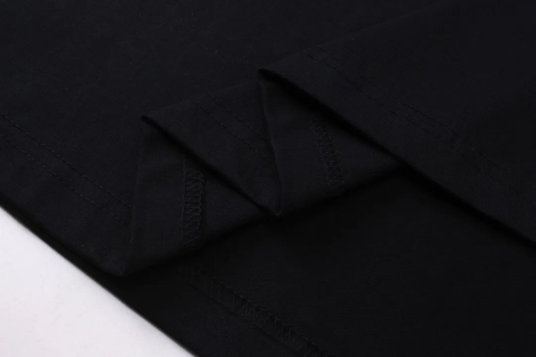 🅿️250 BALENCI*GA Paris ⅹ "Need for Speed: Assemblage" co-branded direct-injection printed long-sleeved fabric uses 280g Paris-specific double yarns with a high weight of 1:1 double yarn rib. The front and rear panels use imported Kornit machine direct-injection printing technology. Two high-temperature setting washes. os dropped shoulders, loose version, same style for men and women -Color: ivory white black -SIZE: XS S M L Style No. 8601#