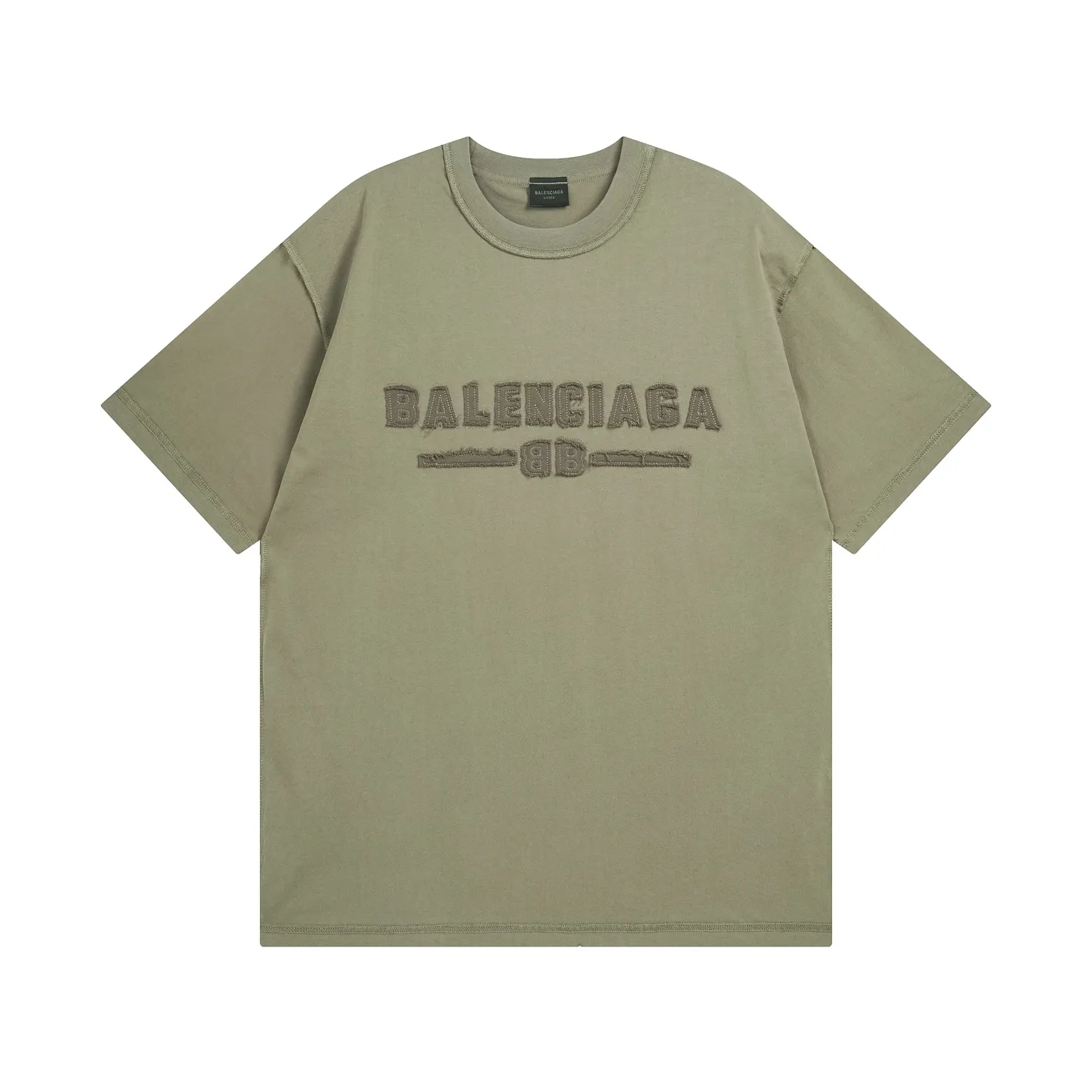 🅿️200 Actual pictures [Top version. Official website quality] BALENCI*GA/Paris #2025 new style washed short-sleeved T-shirt with letter LOGO chest patch embroidery, ready-to-wear stitching on the reverse side, ready-to-wear wash, full of design sense. Welcome to compare. The fabric is made of Paris ZP custom-woven and dyed cotton double yarn, weighing 260 grams, the cloth surface is clean. The cloth pattern is clear, soft and comfortable. The threads are dyed with no color difference. The classic letter LOGO is embroidered with imported Tajima embroidery machine. The effect is three-dimensional. Restore the brick cabinet, adopt OS loose shoulder style. Same style for men and women. Code: BL253639 Color: washed black, matte blue, green Size: XS S M L