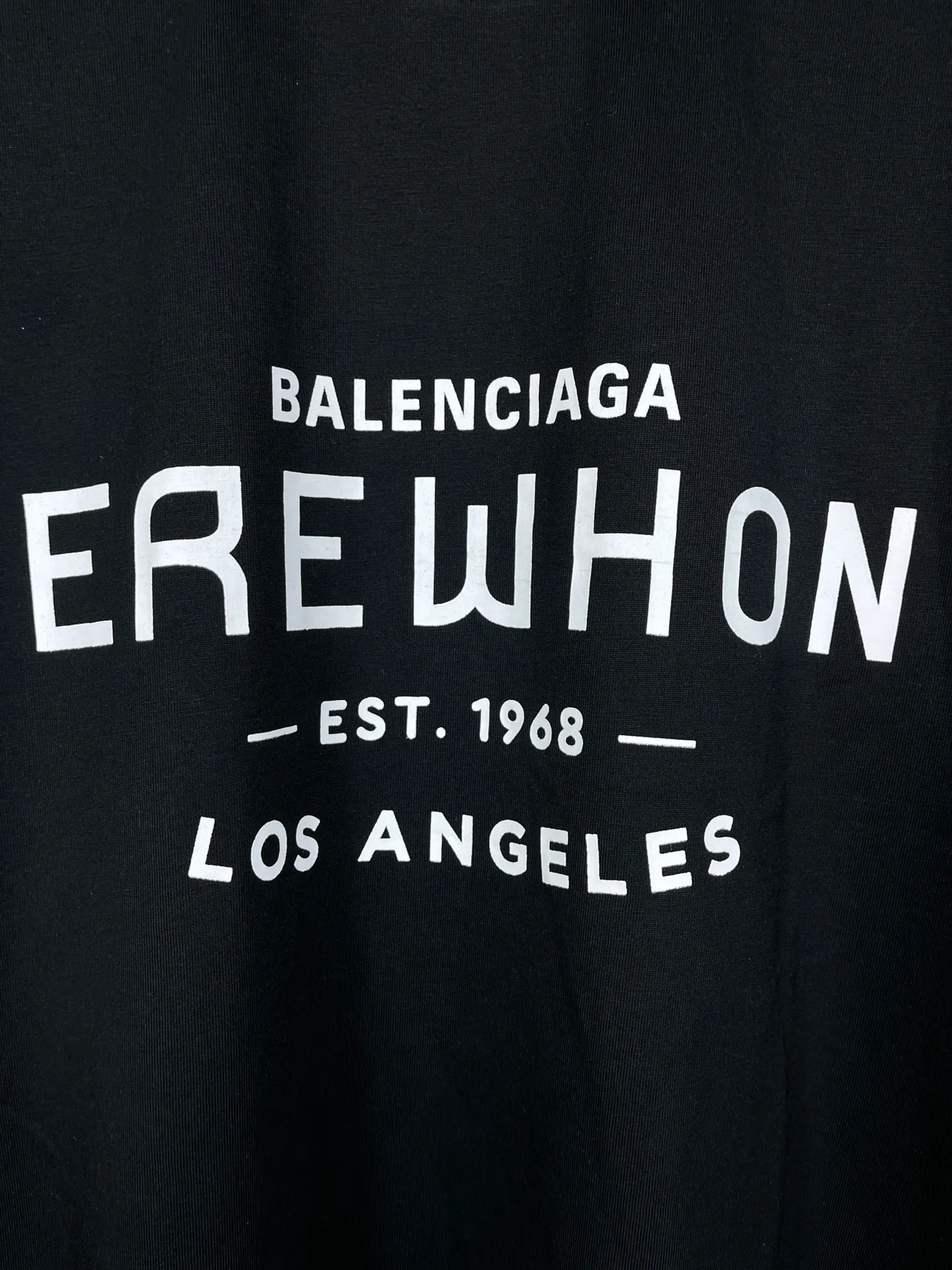 🅿️170 real photos [Top version. Official website quality] BALENCI*GA/Paris. 2024 new model. Paris and EREWHON cooperation series new model, brick cabinet synchronization. Genuine product developed in the first time, happy to print and compare! The fabric is made of Paris ZP custom-woven and dyed cotton double yarn. Weighing 260 grams, the cloth surface is clean. The cloth pattern is clear, soft and comfortable. The threads are dyed with no color difference. The classic LOGO is printed using environmentally friendly imported materials, with clear letters and a three-dimensional effect. Restore the brick cabinet. Different market currency, welcome to compare, the version adopts OS loose shoulder version. Same style for men and women Coding: BL233311 Color: black, apricot Size: XS to L