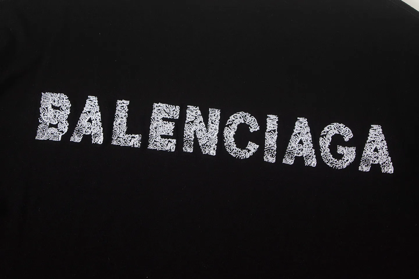 🅿️170 Balenciaga2026 embroidery🪡New T-shirt Material: Made of high version 300g double yarn combed cotton Size: S M L XL Color: black and white Style number: W2808