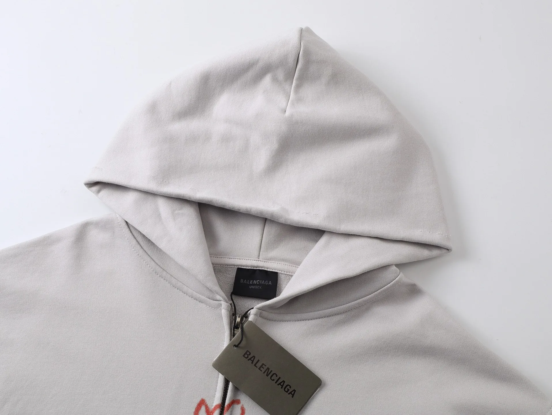 🅿️380 real shots [Top version. Official website quality] BALENCI*GA/Paris.SS25 latest model, Paris Valentine’s Day limited edition. Washed and distressed hooded sweatshirt with direct English print on the front and back. Brick cabinets are synchronized. Genuine products are developed at the first time. Welcome to compare! . The fabric is made of Paris ZP custom-woven and dyed cotton sweatshirt. The weight is 460 grams. The cloth surface is clean. The cloth pattern is clear, soft and comfortable. The threads are dyed with no color difference. The printing uses direct-injection environmentally friendly imported materials. The letters are clear and the effect is three-dimensional. The version adopts OS loose shoulder design. Same style for men and women. Code: BL259929 Color: washed black, gray and white. Size: XS S M L
