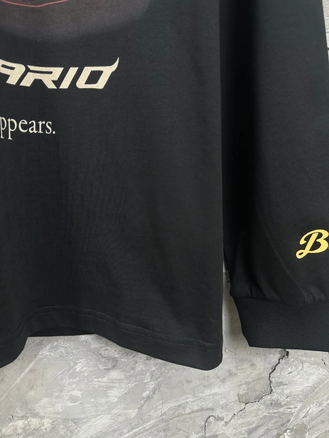 🅿️280 BALENCI*GA Paris co-branded Lamborghini Lamborghini front and back long-sleeved T-shirt with direct-injection printing on the left and right sleeves. The printing is done by computer direct-injection. The letters are clear and the effect is three-dimensional. Exclusively woven and dyed 280g fabric. Threads are dyed in the same cylinder with zero color difference. The version adopts OS loose off-shoulder version. Welcome to compare. Same style for men and women -Color: white gray black -SIZE: Xs S M L Style number 8537#