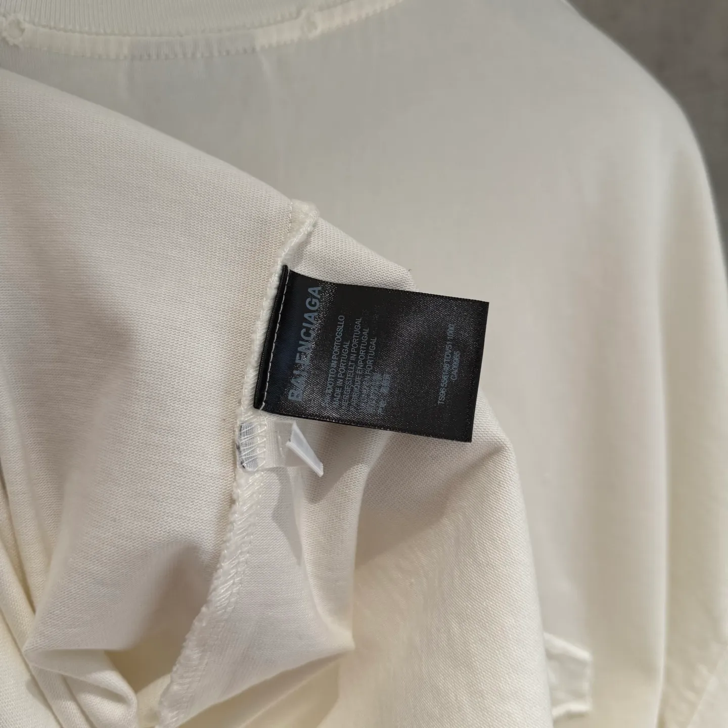 🅿️350 [Strict quality control] BAL Balenciaga's new appliqué embroidered long-sleeved sweatshirt T-shirt. Heavy 340g double yarn fabric. Wash the whole garment twice. Frayed and torn on all four sides. Heavy fabric. The neckline is made of icy Solona. Loose fit. Deep, wide and stylish. No deformation or shrinkage. Color: 3 colors, black, white and gray. Size: M-2xl