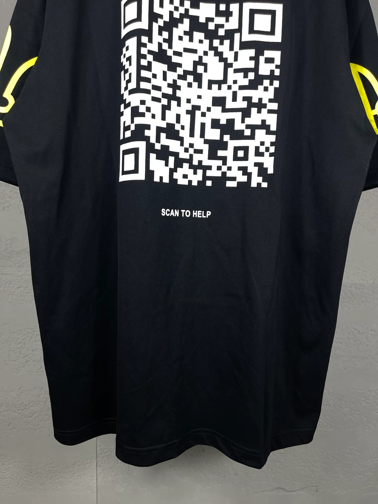 🅿️180 real photos [Top version. Official website quality] BALENCI*GA/Paris. 2024 charity new style. Front and rear white ink direct-printed short-sleeved T-shirts, brick cabinet synchronization. Genuine product developed at the first time, happy to print and compare! The fabric is made of Paris ZP custom-woven and dyed cotton double yarn. Weighing 260 grams, the cloth surface is clean. The cloth pattern is clear, soft and comfortable. The threads are dyed with no color difference. The classic LOGO uses environmentally friendly imported materials and is directly sprayed with white ink. The letters are clear and the effect is three-dimensional. Restore the brick cabinet. Welcome to compare, the version adopts the OS loose shoulder version. Same style for men and women Coding: BL233313 Color: black, white Size: XS to L