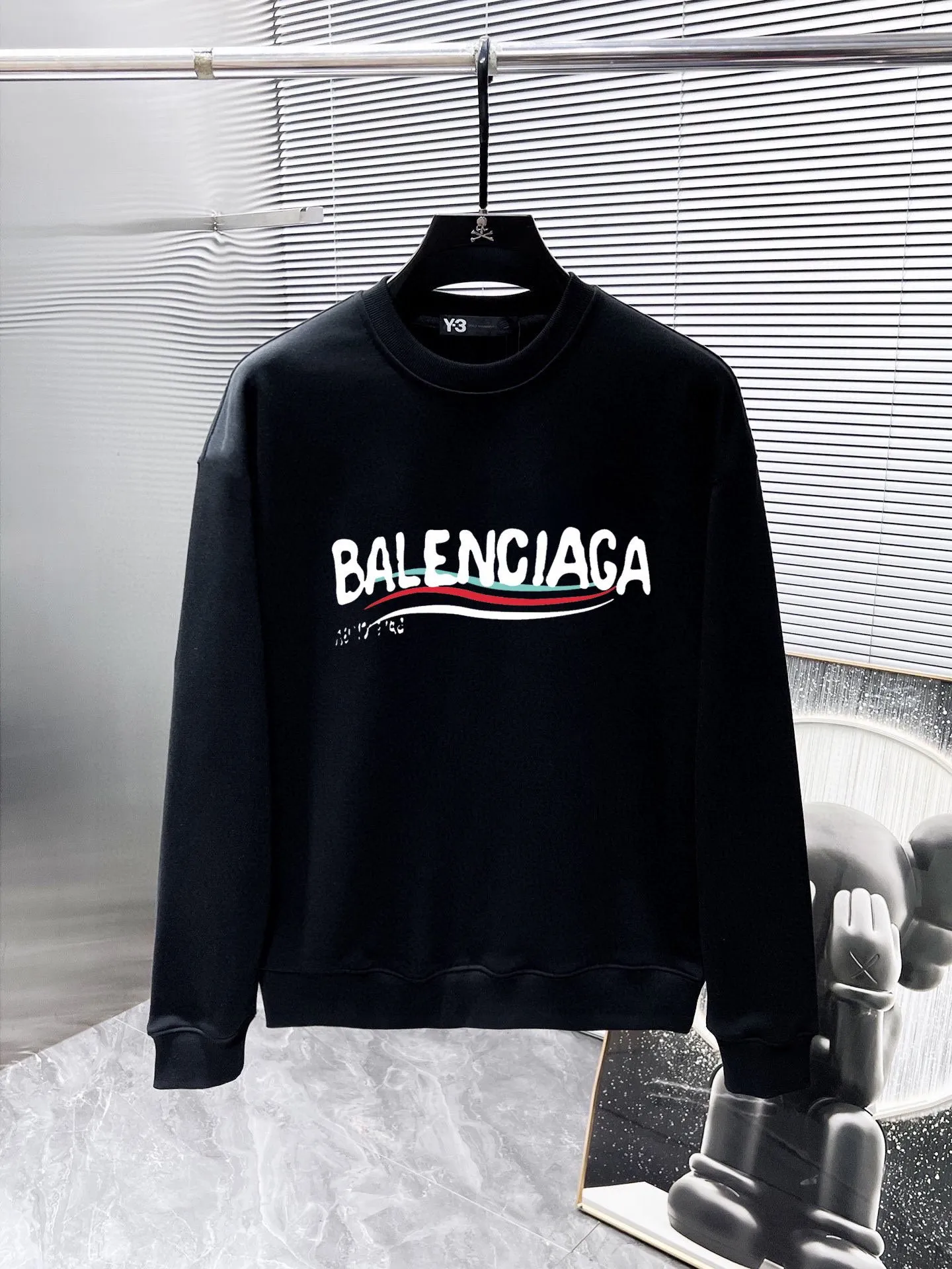 🅿️220 brand [BALENCIAGA] (good news for fat people) 2025ss autumn latest long-sleeved round-neck sweatshirt, available simultaneously on the official website. Refreshing and breathable. Made of top Tencel Roman. Comfortable and soft. 3D stereoscopic clarity. Super fashion sense. Great gift for personal use. Size: M-5XL (can wear up to 220 pounds)