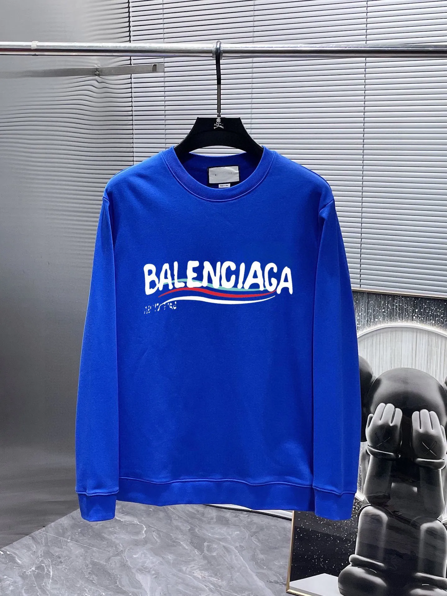 🅿️220 brand [BALENCIAGA] (good news for fat people) 2025ss autumn latest long-sleeved round-neck sweatshirt, available simultaneously on the official website. Refreshing and breathable. Made of top Tencel Roman. Comfortable and soft. 3D stereoscopic clarity. Super fashion sense. Great gift for personal use. Size: M-5XL (can wear up to 220 pounds)