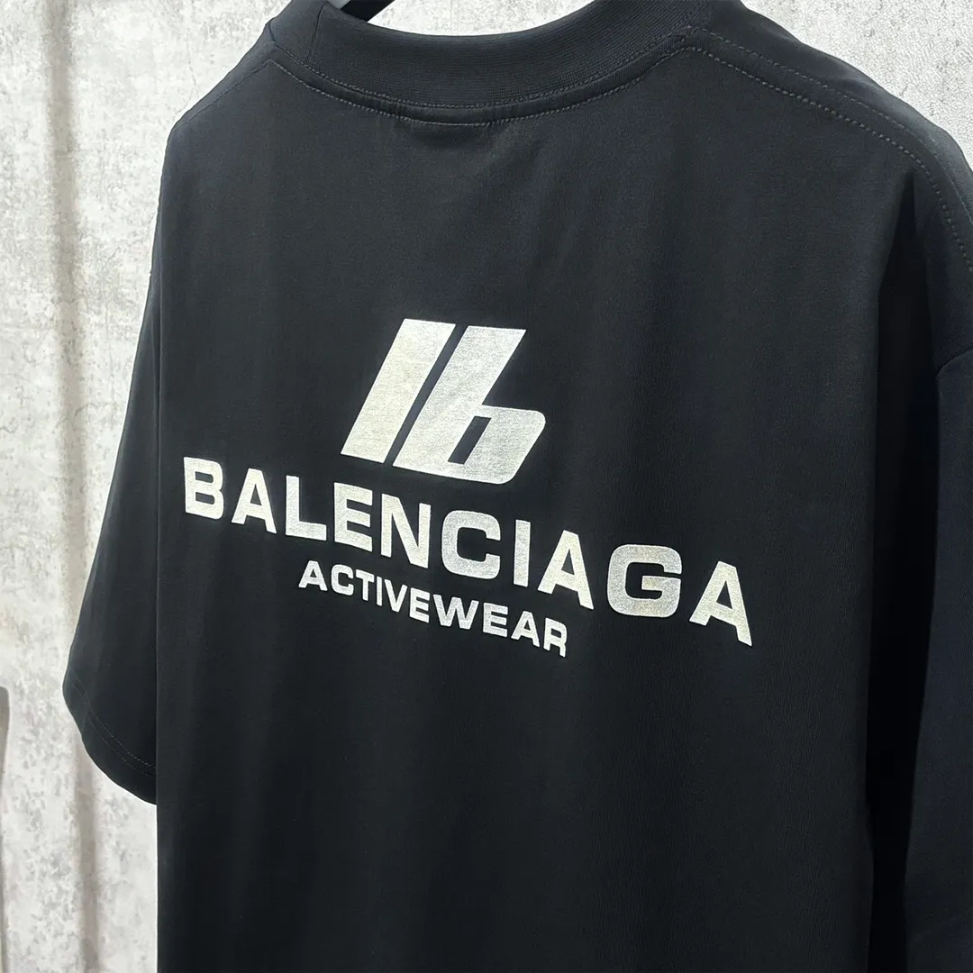🅿️160 9101# Actual pictures Top version [BALENCIA*GA] Official website quality Paris new classic front and rear reflective printed T-shirt OS version Loose dropped shoulders Unisex fabric: 260g 100% cotton double yarn Technology: Front and back reflective printing Garment wash Shape solid Color: Black White Size: XS S M L