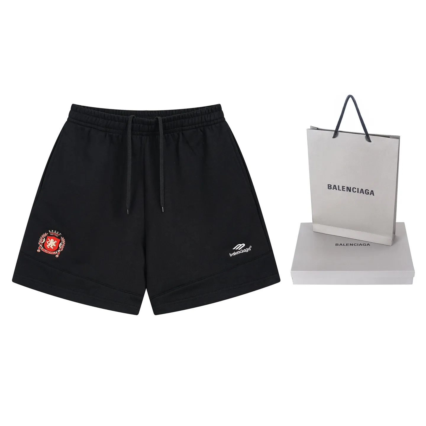 🅿️230 real shots [Top version. Official website quality] BALENCI*GA/Paris. 2025 new model. Paris co-branded Manchester United jersey LOGO embroidered multi-digit splicing shorts. Synchronized with brick cabinets. Developed authentic products at the first time, please print and compare! The fabric is made of Paris ZP custom-woven and dyed 100% cotton terry sweatshirt. The weight is 460 grams. The cloth surface is clean. The cloth pattern is clear and the hand feels soft and comfortable. The embroidery uses an imported Tajima embroidery machine. The letters are clear and the effect is three-dimensional. The version adopts a loose version. Same style for men and women. Code: BL257018 Color: Black Size: XS S M L
