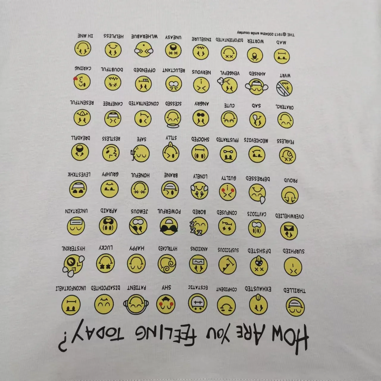 The top version of Balenciaga's creative smiley emoticon direct-print printed round-neck short-sleeved T-shirt. Purchase the original pattern and make a sample. Compare the original fabric, pattern, and details. Fabric: Made of 100% cotton fabric and imported cotton yarn. Soft, skin-friendly and non-irritating.  Craftsmanship: The clothing is a front-shoulder version, and all pieces are cut one-to-one by professional masters. Details: All accessories are genuine one-to-one custom-made and fully equipped, including the buttons on the front of the clothing.  Purchase the original benchmarking details fabric, high version, heavyweight high weight 320g double yarn pure cotton fabric color: black code number: XS S M L P: 290