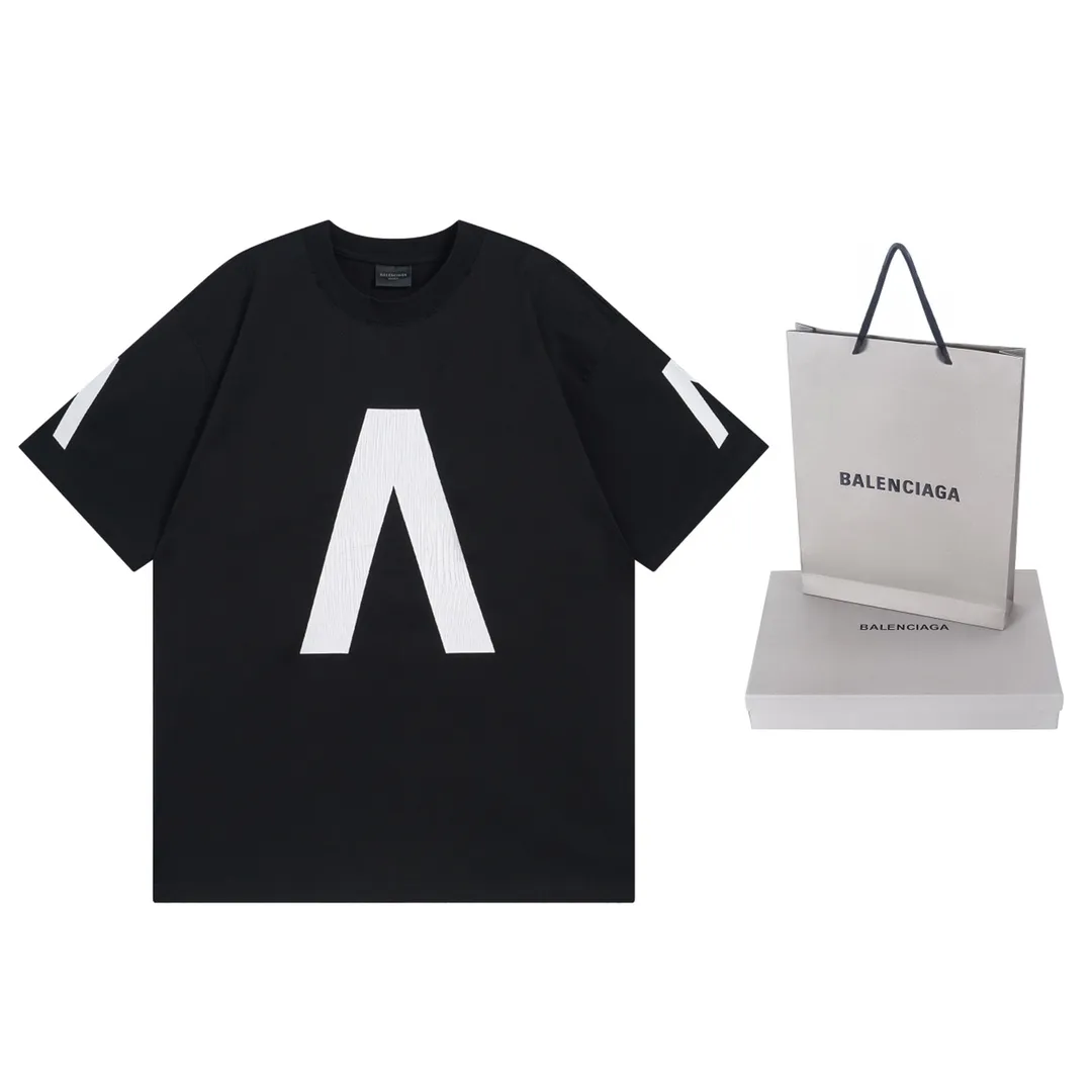 🅿️200 detailed picture [Top version. Official website quality] BALENCI*GA/Paris. 2024 latest global limited edition. BALENCIAGA joins forces with Archive to create a short-sleeved T-shirt. Crack printed washed distressed T-shirt. Overweight craftsmanship, brick cabinet synchronization. ⚠️Distinguish the market currency, genuine research and development, worn. The hand painting is consistent with ZP, and the printing uses imported cracked environmentally friendly glue. The garments are washed, worn and worn. The whole piece is designed with heavy craftsmanship. Comparisons welcome. The version adopts OS loose shoulder design. Same style for men and women. Code: BL223308 Color: black. Off-white Size: XS to L