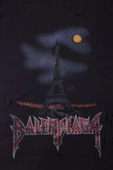 Top tested version BALENCIAGA Balenciaga 24 latest Paris Eiffel Tower inkjet graffiti hand-painted gradient color print washed distressed short-sleeved T-shirt The whole piece of fabric is washed before being cut, and the front and rear panels are printed using the imported Kornit direct-jet printing process. After the garment is washed twice, in order to get closer to the original effect, the master craftsman manually positions it, flattens it, applies ink and spray paint. The garment effect is more accurate and time-consuming and labor-intensive. The details are perfectly restored zp Exclusively woven and dyed 300g fabrics. Threads are dyed in the same vat with zero color difference. Different from the market currency. Welcome to compare. Fabric: Customized imported high-gram weight tight double yarn fabric 300g, 100% cotton. Accessories: full set of customized accessories, packaging bags, tags, brand LOGO Sydney paper. Color: black. Size: XS--L P:310.