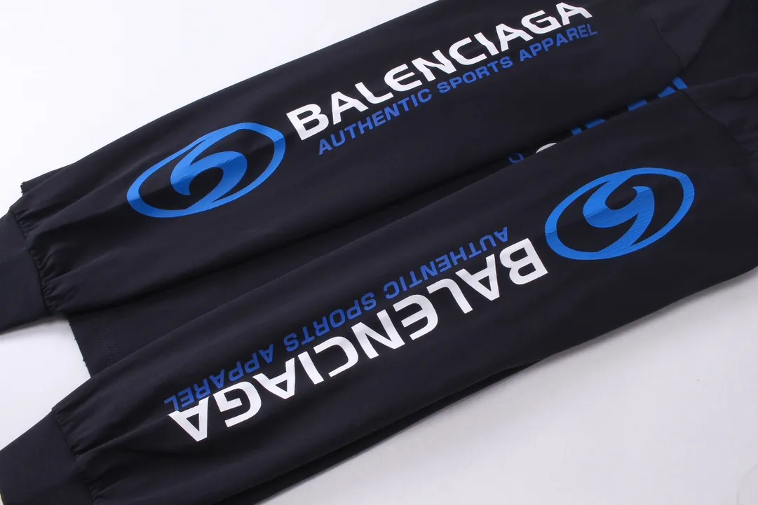 🅿️220 real photos [Top version. Official website quality] BALENCI*GA/Paris. 2024 new model. Paris surf pattern letter printing straight split long-sleeved T-shirt, brick cabinet synchronization. Genuine product developed at the first time, happy to print and compare! The fabric is made of Paris ZP custom-woven and dyed cotton double yarn. Weighing 260 grams, the cloth surface is clean. The cloth pattern is clear, soft and comfortable. The threads are dyed with no color difference. The classic LOGO is printed using environmentally friendly imported materials with clear pattern letters and a three-dimensional effect. Restored brick cabinet. Ready-made garments are washed, worn and distressed. Different market currency. Welcome to compare. The version adopts OS loose shoulder style. Same style for men and women. Code: BL225033 Color: gray blue, apricot, size: XS S M L