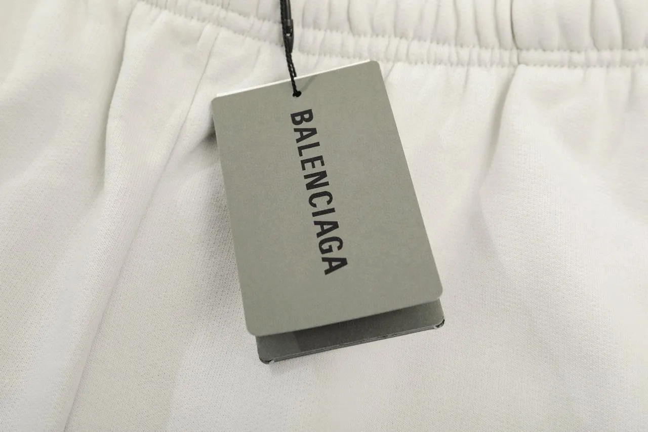 [New arrival] Top tried and tested version Balenciaga 21SS BLCG Balenciaga Wave Coke male and female couple celebrity same style pure cotton terry trousers sweatpants casual pants classic and versatile style is here! With these pants, they look perfect no matter what outfit you wear! Get it now! Customized special fabrics, ready-to-wear washable, soft and comfortable to the touch.  460 grams of dust-free sweatshirt fabric, washed and cut. Imported environmentally friendly water glue is added to the garment and washed twice to ensure consistent printing. Customized wash mark. This year's sincere shorts LOGO adopts Japanese Tajima embroidery technology, and the printing is full and meticulous. Color: black/grey/off-white/blue Size: XS-L P:370