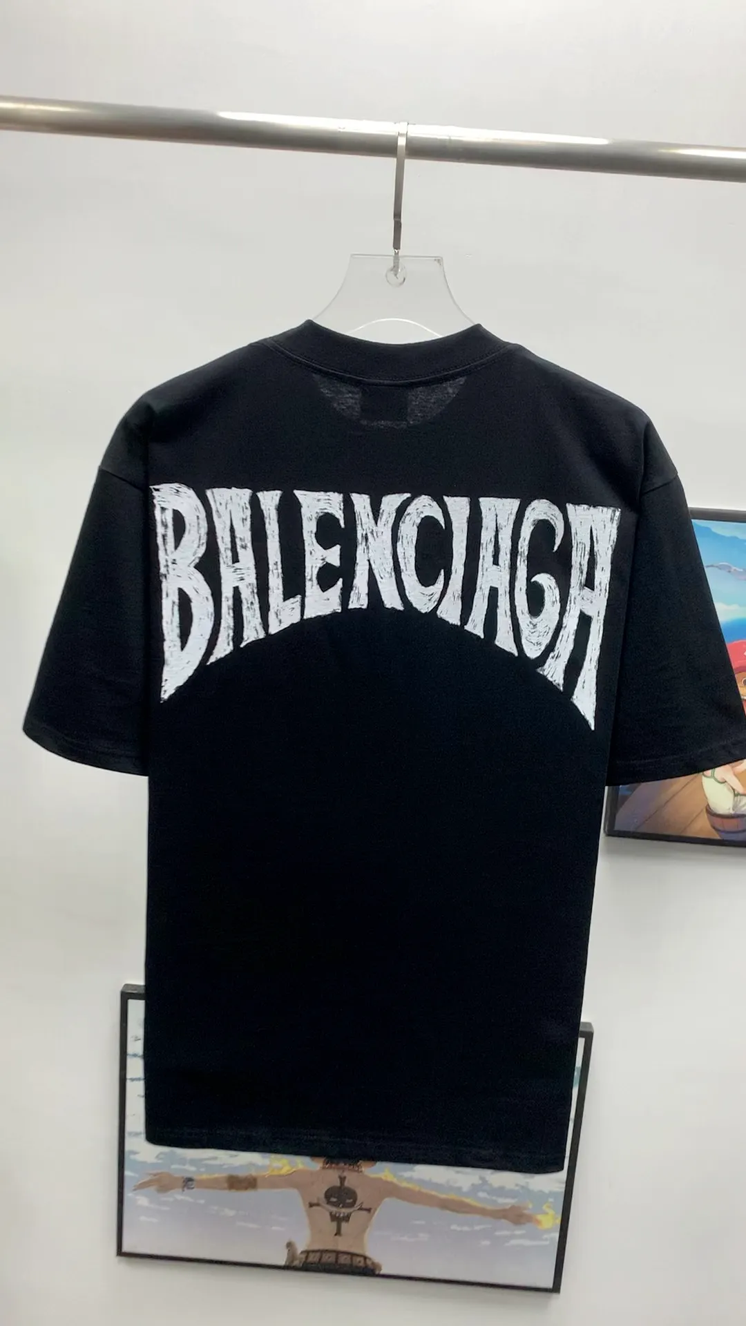 Real shot video on the back - Top tested version 𝐁A𝐋EN𝐂IA𝐆A/Balenciaga Sunset Eiffel Tower T-shirt Fabric: Double yarn 32 counts 240g - Counter synchronization #The highest version on the market The original development of custom-woven fabrics is washed and treated with full thickness The texture is different from market products Highly restored #Original mold opening Use imported elliptical machine printing Each print is neatly aligned without burrs The front and rear panels are hand-printed Precision mesh production screen, imported environmentally friendly slurry scraper, letters clearly restored, letter spacing, size consistent with the original version, highly restored 24ss, best-selling model on the market, same style for men and women size: xs s m l color: white black P: 290