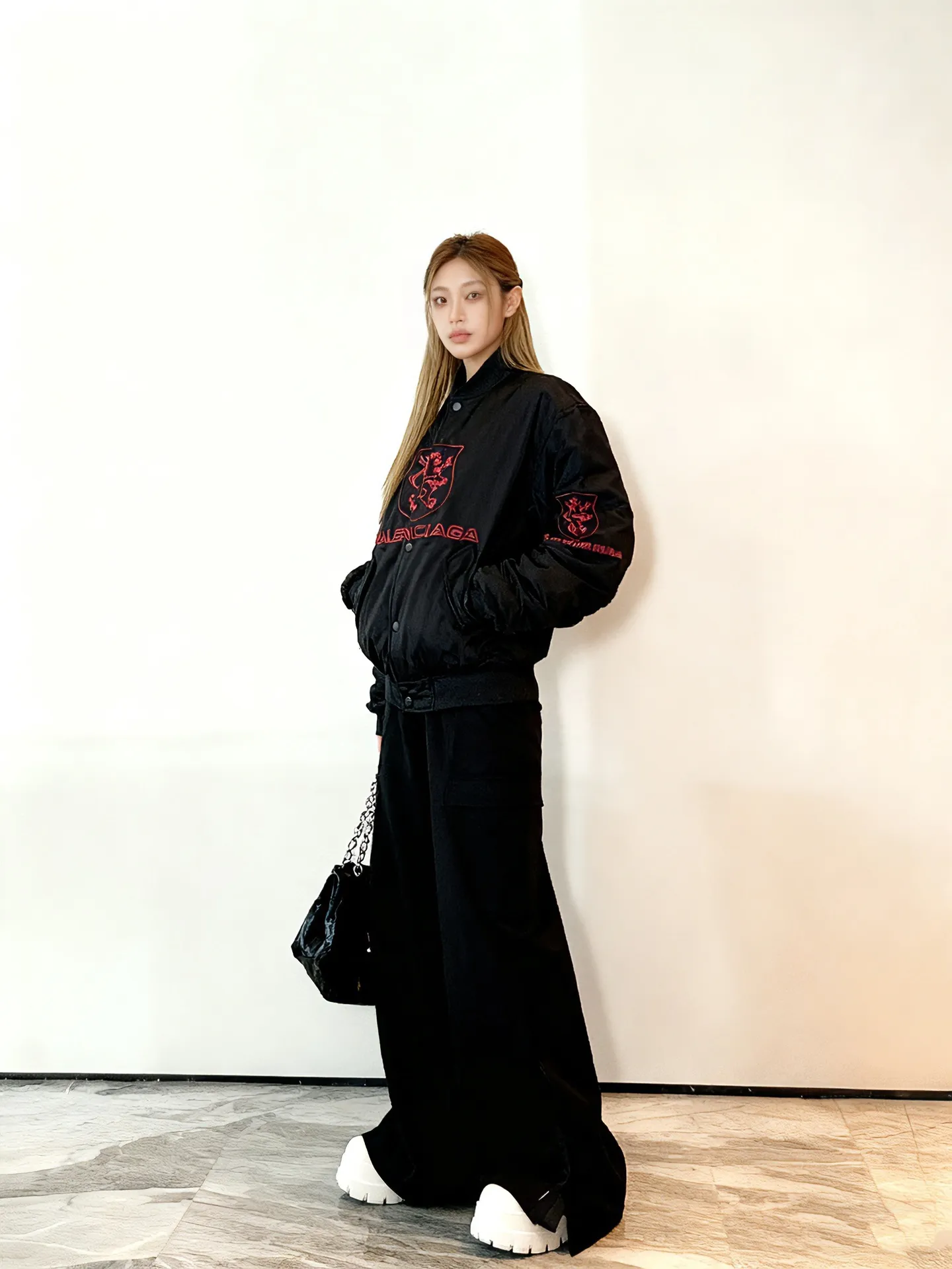 Balenciaga / Balenciaga Red Stripe Manchester United Embroidered Baseball Flight Padded Jacket Upper Body Consultation Pictureℹ️