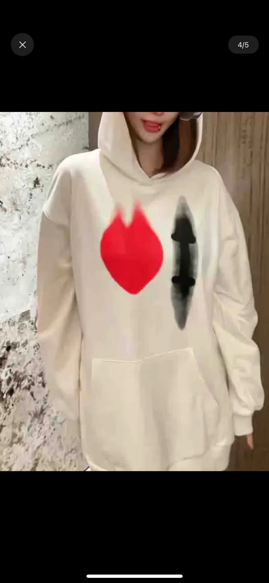 ♻️💯Reference model picture for the upper body❤️Top tested version BALENCIAGA love❤️Print male and female couple star same style pullover hoodie sweatshirt Decorated with I on the front ❤️Art work embroidery｜Brand logo embroidery on the lower back｜Distressed effect Heavy 480g pure cotton terry fabric, full of feel. The weight of the ready-made clothes is more than one kilogram, and the drape is very good! The new plate-making process that imitates hand embroidery has the rough feel of hand embroidery, and the stitching method is adjusted according to the original pattern. After embroidery, the stitching technique is imitated by hand embroidery, and the smooth curves highlight the embroidery effect.  The main body of the logo pattern is precision stitched; the embroidery is very fine and dense. Linen embroidery thread is used combined with dense processing to increase the three-dimensional effect, and the embroidery body has a subtle matte visual texture. Color: washed black white Size: S--XL P:390