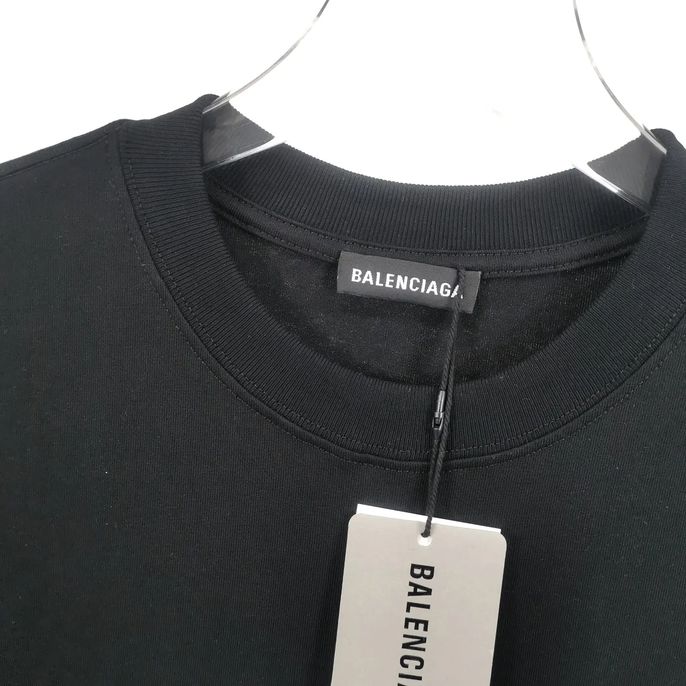 [Launched] Top tested version BALENCIAGA CREW staff limited edition short-sleeved t-shirt for male and female couples, pure cotton celebrity style. As a limited-edition short-sleeved shirt for Balenciaga’s 20th anniversary staff, it is full of Parisian feelings, highly recommended! ! The letters on the chest are also very simple and elegant, and the shape is super OS. The whole dress has been washed, and the 280g combed cotton fabric is very textured and you can touch it! High-definition imported glue and high-coverage screen printing on the chest, the dots are very precise. Color: Peach Pink Black White Size: XS-L P:250