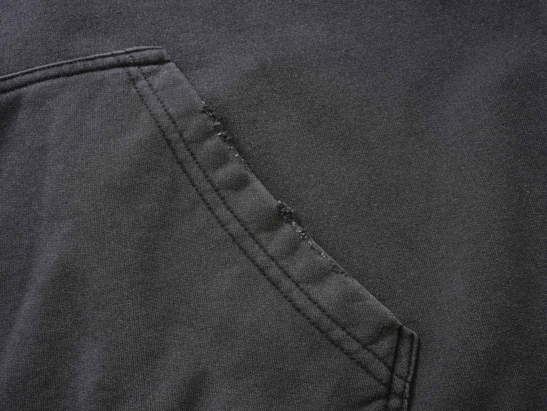 🅿️330 real photos [Top version. Official website quality] BALENCI*GA/Paris #2025 autumn and winter new style washed hooded sweatshirt with wheat ear LOGO embroidered on the chest. The garments are washed and worn to make them look old. Full sense of design, welcome to compare. The fabric is made of Paris ZP custom-woven and dyed cotton sweatshirt. The weight is 460 grams. The cloth surface is clean. The cloth pattern is clear, soft and comfortable. The threads are dyed with no color difference. The classic letter LOGO is embroidered with imported Tajima embroidery machine. The effect is three-dimensional. Restore brick cabinets, adopt OS loose shoulder style. Same style for men and women. Code: BL259917 Color: washed black Size: XS S M L