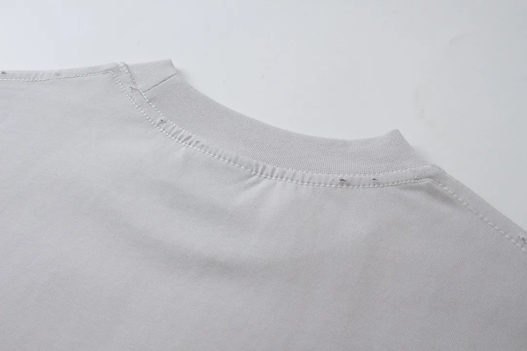 🅿️250 BALENCI*GA Paris surfing pattern long sleeves with letters. The fabric is made of Paris custom-woven double yarn cotton fabric. The weight is 280g. The thread is custom-woven and dyed without color difference. The front and back panels are made of environmentally friendly dot offset printing. Two high-temperature setting washes. os dropped shoulders and loose version. Same style for men and women -Color: gray blue beige -SIZE: XS S M L Style No. 8611#