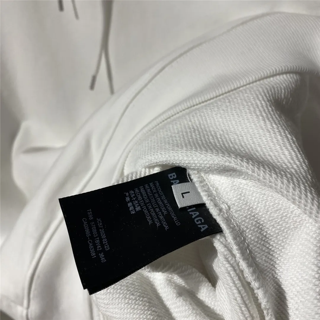 The top tested version of Balenciaga BALENCIAGA classic cola wave print hooded sweatshirt, developed from the original ZP version, 1:1 customized accessories and packaging (including logo Sydney paper + new master mark + washing + tag). The entire sweatshirt is made of 460g pure cotton large terry, and the water-resistant weight can reach 490, giving it a full sense of thickness. The printing uses the Israeli Kornit digital direct-injection process. The dye is added with 0.028 granular nano-plastics. When sprayed on the fabric, it has strong adhesion and is not afraid of strong washing and exposure (it is recommended to take care of the clothes), ensuring that the printing will not fall off after wearing. Customized washing, labeling, accessories, and hardware can reach professional standards. Whole piece of clothing, hat string, threaded fabric, produced in the same vat, 0 color difference, color: white, size: XS-L P:430