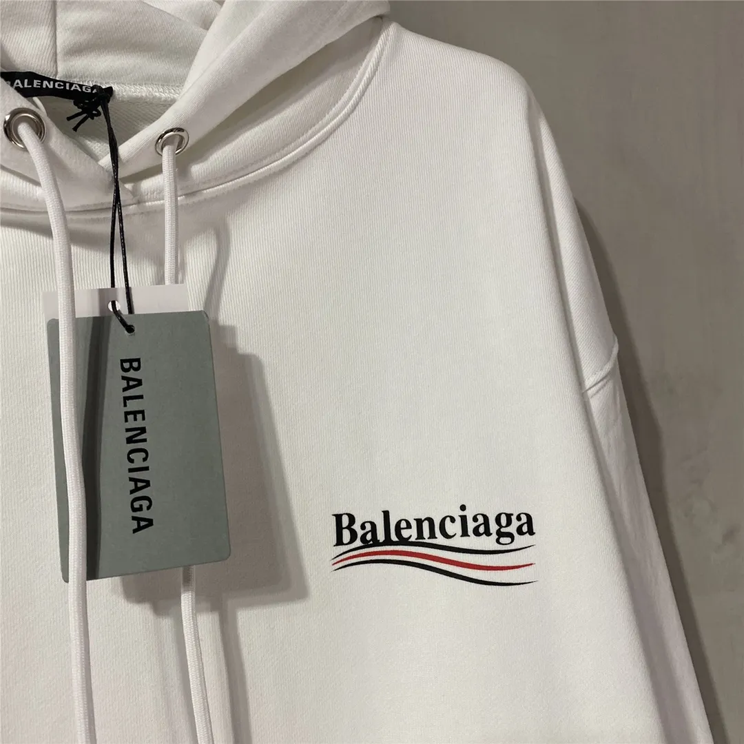 The top tested version of Balenciaga BALENCIAGA classic cola wave print hooded sweatshirt, developed from the original ZP version, 1:1 customized accessories and packaging (including logo Sydney paper + new master mark + washing + tag). The entire sweatshirt is made of 460g pure cotton large terry, and the water-resistant weight can reach 490, giving it a full sense of thickness. The printing uses the Israeli Kornit digital direct-injection process. The dye is added with 0.028 granular nano-plastics. When sprayed on the fabric, it has strong adhesion and is not afraid of strong washing and exposure (it is recommended to take care of the clothes), ensuring that the printing will not fall off after wearing. Customized washing, labeling, accessories, and hardware can reach professional standards. Whole piece of clothing, hat string, threaded fabric, produced in the same vat, 0 color difference, color: white, size: XS-L P:430
