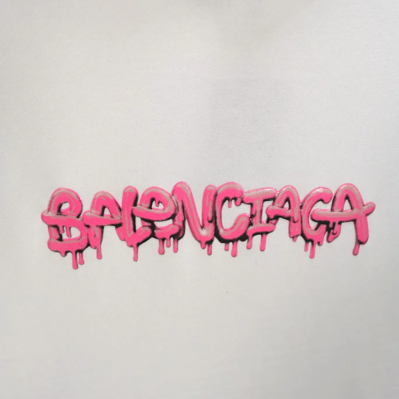 [New] The top tested version of BALENCIAGA pink jelly glue dissolved pure cotton loose breathable trendy brand male and female couples same style short-sleeved design elements are still as simple as ever, the letters on the chest are integrated with the design of melted jelly, giving an instant sense of high-end. 100% looped terry cotton fabric, pre-shrunk and washed, multi-dimensional handle. The printing is dot printing, cross-engraved lettering mold, inkjet-style heat transfer. The gel letters are first made and then fixed on the fabric through high-temperature pressing. The elements are simple and versatile. They look great in any combination. Color: black, white, light gray. Size: XS-L P:450