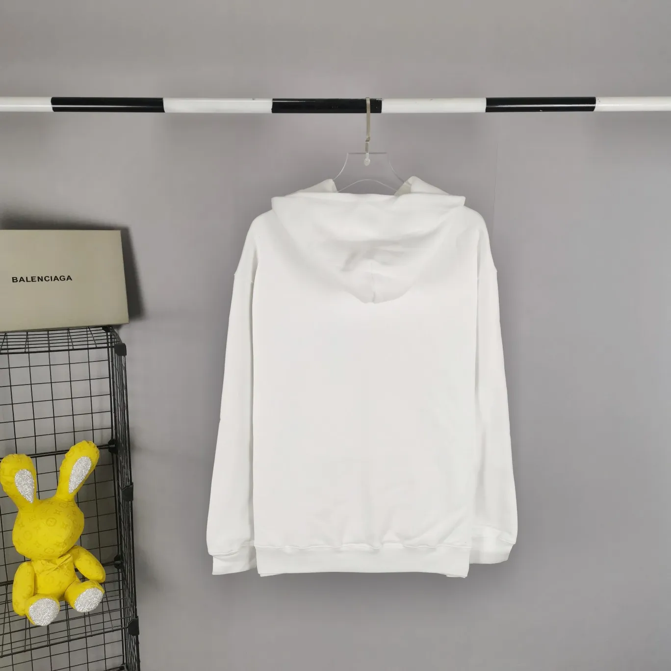 Top tested version BALENCIAGA Balenciaga The Mandalorian Baby Yoda pure cotton loose and breathable autumn and winter pure cotton hoodie sweatshirt for male and female couples Grogu, a character in the "Star Wars" series of film and television dramas, appeared in the American drama "The Mandalorian". Grogu and Yoda are of the same race. Although he is still in the toddler stage, he is born with powerful force. This model is really explosive. The front piece is printed with Kornit digital direct printing. The color painting has an even transition of shades and a strong image. 3D restores the real texture of characters! The fabric is made of 480g imported knitted combed terry. The fabric is very silky, loose and drapey. Color: Black White Size: XS-L P:490