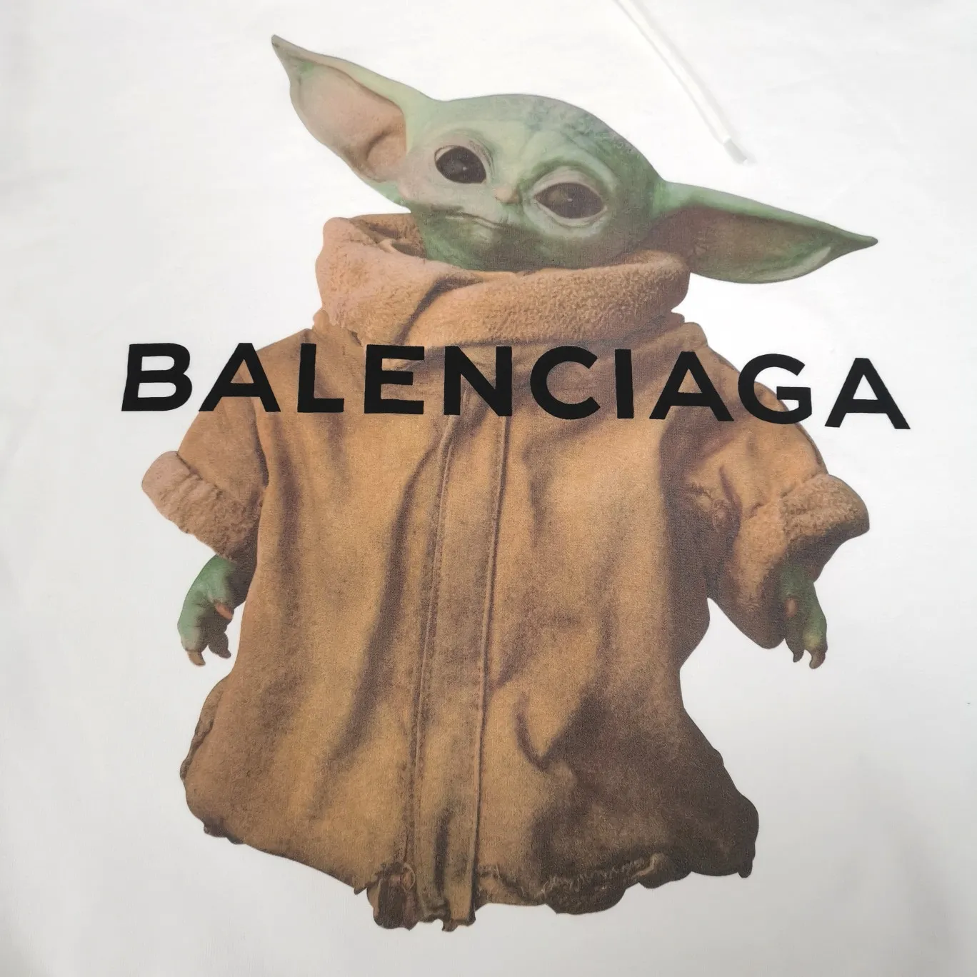 Top tested version BALENCIAGA Balenciaga The Mandalorian Baby Yoda pure cotton loose and breathable autumn and winter pure cotton hoodie sweatshirt for male and female couples Grogu, a character in the "Star Wars" series of film and television dramas, appeared in the American drama "The Mandalorian". Grogu and Yoda are of the same race. Although he is still in the toddler stage, he is born with powerful force. This model is really explosive. The front piece is printed with Kornit digital direct printing. The color painting has an even transition of shades and a strong image. 3D restores the real texture of characters! The fabric is made of 480g imported knitted combed terry. The fabric is very silky, loose and drapey. Color: Black White Size: XS-L P:490