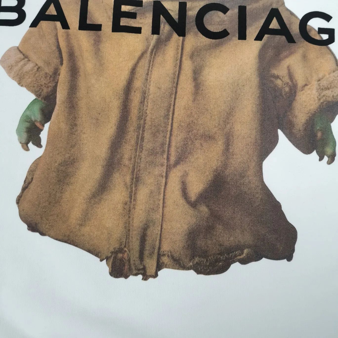 Top tested version BALENCIAGA Balenciaga The Mandalorian Baby Yoda pure cotton loose and breathable autumn and winter pure cotton hoodie sweatshirt for male and female couples Grogu, a character in the "Star Wars" series of film and television dramas, appeared in the American drama "The Mandalorian". Grogu and Yoda are of the same race. Although he is still in the toddler stage, he is born with powerful force. This model is really explosive. The front piece is printed with Kornit digital direct printing. The color painting has an even transition of shades and a strong image. 3D restores the real texture of characters! The fabric is made of 480g imported knitted combed terry. The fabric is very silky, loose and drapey. Color: Black White Size: XS-L P:490